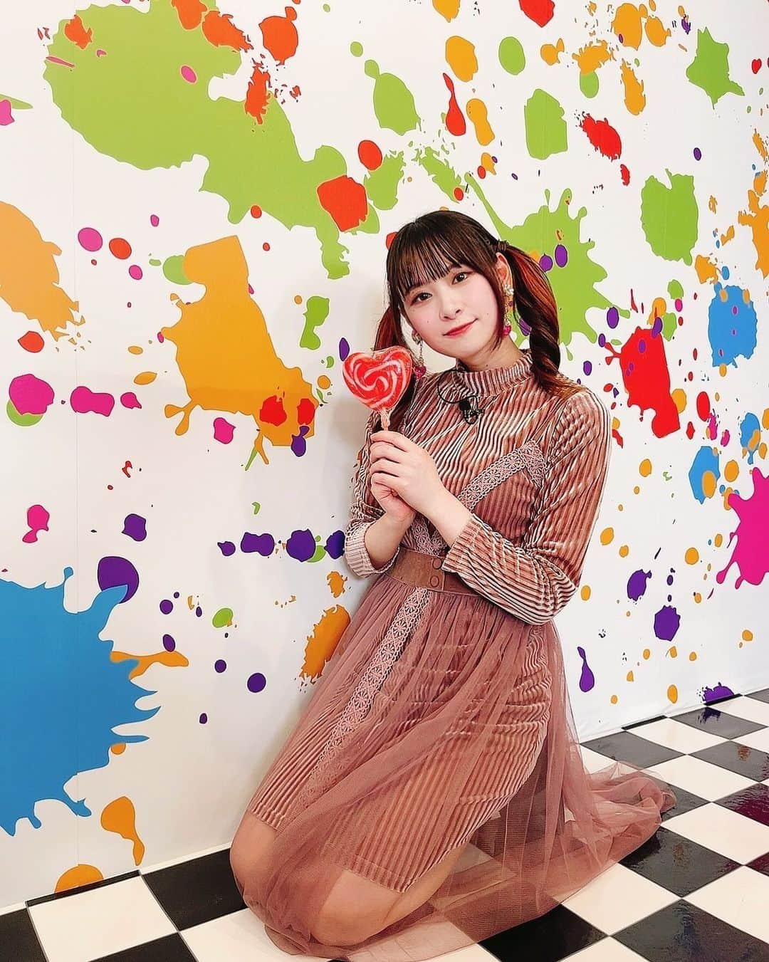 前田佳織里のインスタグラム：「本日20時からインスタライブやります🍭🍭 ぜひあそびにきてねー！！！ そこで新しいお知らせもあるかも？！ 久しぶりの 飲酒タライブ たのしみ🥂 一緒に乾杯しよ！  #インスタライブ #飲酒タライブ #クリスマス #クリスマスパーティ #声優」