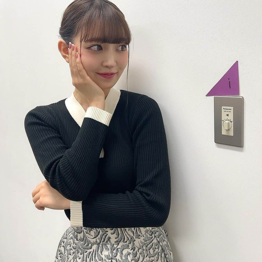 阪口珠美さんのインスタグラム写真 - (阪口珠美Instagram)「. 🤍🖤 ちらり #たまみぐらむ #乃木坂46」12月6日 15時41分 - tamami_46_official