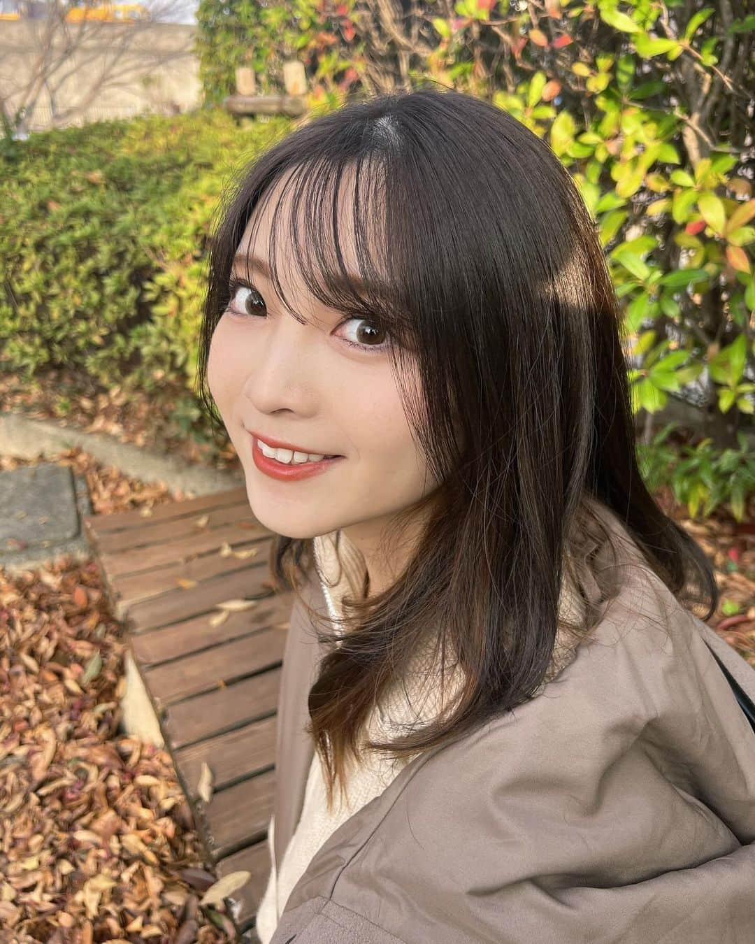 本谷紗己さんのインスタグラム写真 - (本谷紗己Instagram)「年内ラストのヘアカラーカット👀🤍 トーンは表面暗め、中は明るめ アップスタイルにしても楽しめるヘアカラーに❄️ リフレッシュできました✨ トリートメントで髪の毛もさらさらうるうる！ 日々のケアでは届かない、サロンだからこそのケアの大切さ実感してます〜〜🥹✨  #suiterope #サロン　#ヘアカラー　#メイク #カラー　#美容院　#紅葉　#🍁　#PR #カラーカット　#モデル #トリートメント　 #プレママ　#妊娠後期　#ヘアメイク　#shein #shein購入品  #gu #妊婦コーデ　#マタニティ　#マタニティコーデ」12月6日 15時46分 - sappyon38