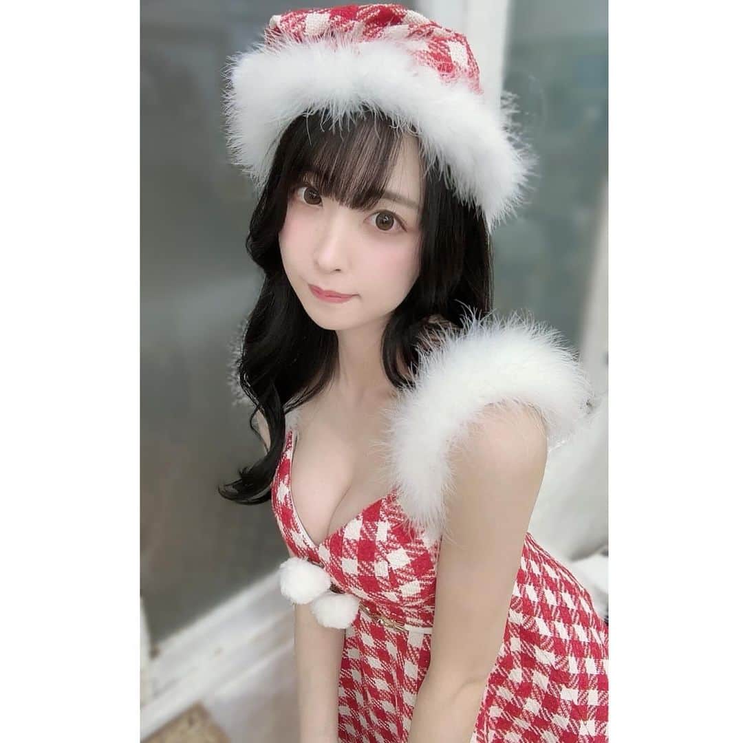 瀬戸ローズのインスタグラム：「. ♡ . . Sugarさんのクリスマス展示会🎄 いっちゃん（ @yumikawa_ichika ）と遊びに行かせていただきました✨ . 新しいサンタコス どれも素敵なものばっかり！ ドレスもコスプレも大好きだからもっとたくさん着たかった～👗 . 素敵な時間をありがとうございました🩷 . #sugar」