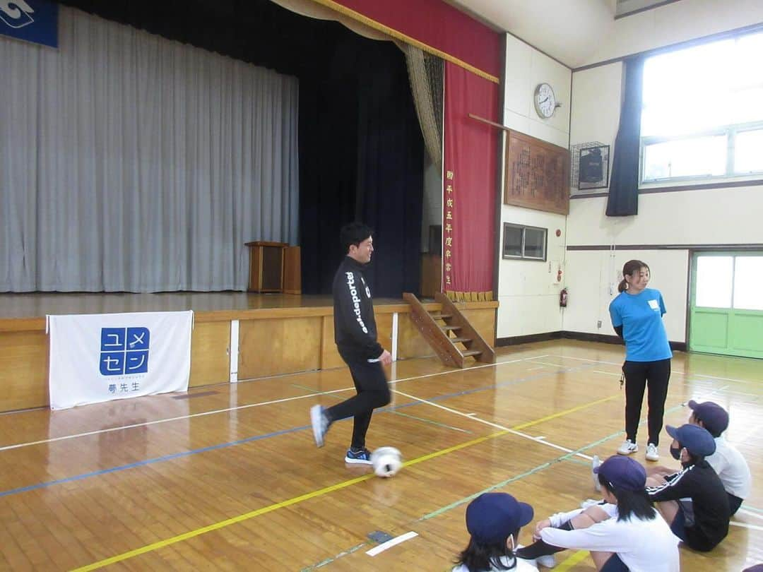 太田吉彰さんのインスタグラム写真 - (太田吉彰Instagram)「日本サッカー協会　 夢の教室 ユメセン 静岡県静岡市立富士見小学校 5年生に夢の授業をさせていただきました。　  元気な子供達のおかげですごく楽しい2日間でした。　 富士見小学校5年生のみんなありがとう。　  SBSテレビみなスポが取材にきてくれました。 夢の教室の様子は今週のみなスポにて放送予定です。　  12月9日（土） 17時〜みなスポぜひご覧ください。  #夢の教室　#ユメセン　 #日本サッカー協会　 #心のプロジェクト #SBS #静岡放送　 #みなスポ #太田吉彰」12月6日 15時47分 - yoshiakiohta09