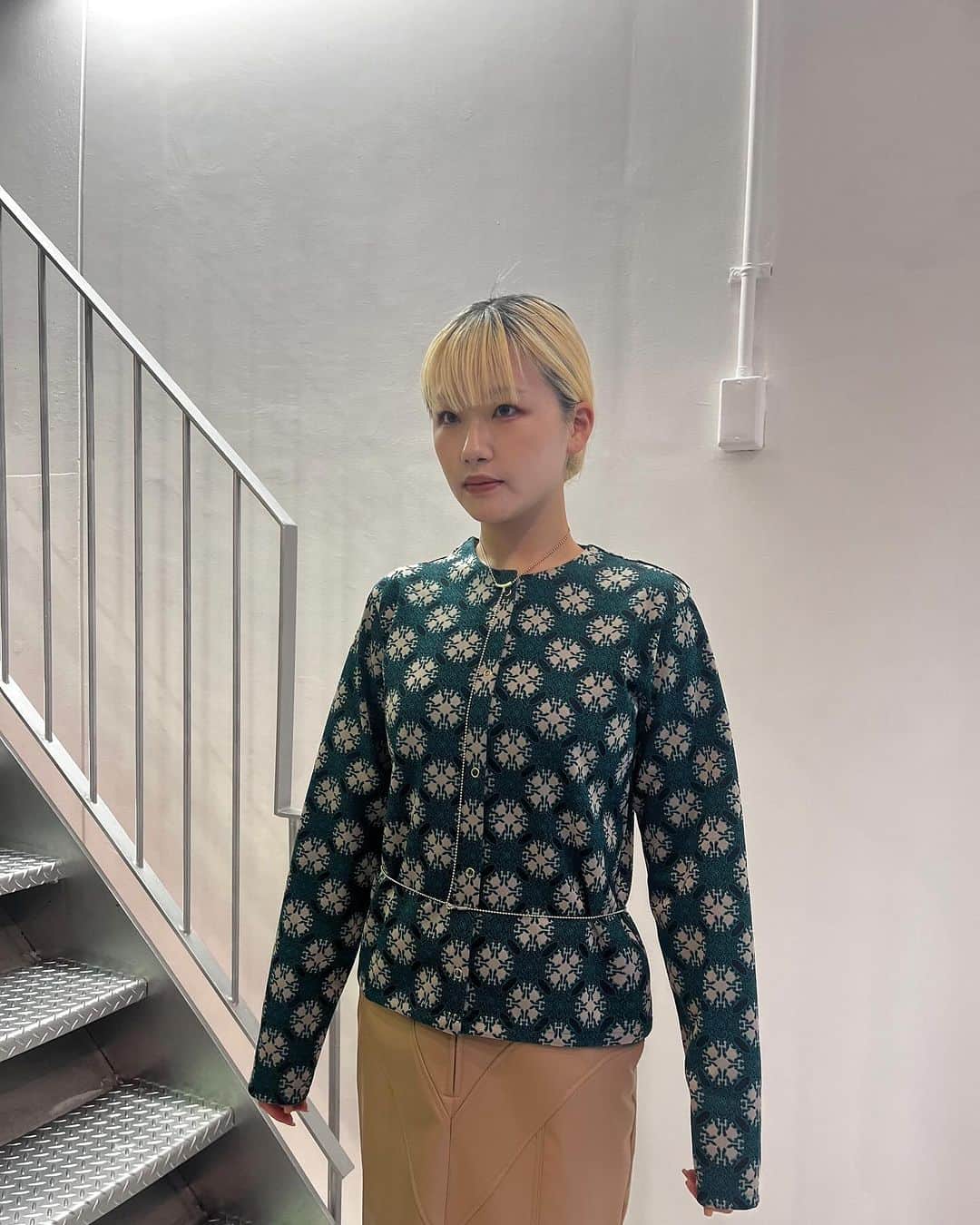 MIDWEST TOKYO WOMENさんのインスタグラム写真 - (MIDWEST TOKYO WOMENInstagram)「・ 【tops / cardigan】 jacquard cardigan @fumietanaka_jp  green / size 1,2  【skirt】 faux leather slit skirt @fetico_official  black , beige / size 1,2  【neck belt】 midwest exclusive neck belt @fumika_uchida  silver / size free  【boots】 side gore boots @elvio.zanon  black / size 35-39  @midwest_official  staff 163cm  ______ ______ ______ ______ ______  MIDWEST TOKYO 東京都渋谷区神南1-6-1 ☎︎03-5428-3171 ✉︎tokyo_w@midwest.jp  月〜土 12:00〜20:00 日・祝 11:00〜19:00  商品に関してのご質問、その他ございましたら お気軽にコメント、DMください。」12月6日 15時54分 - midwest_tw