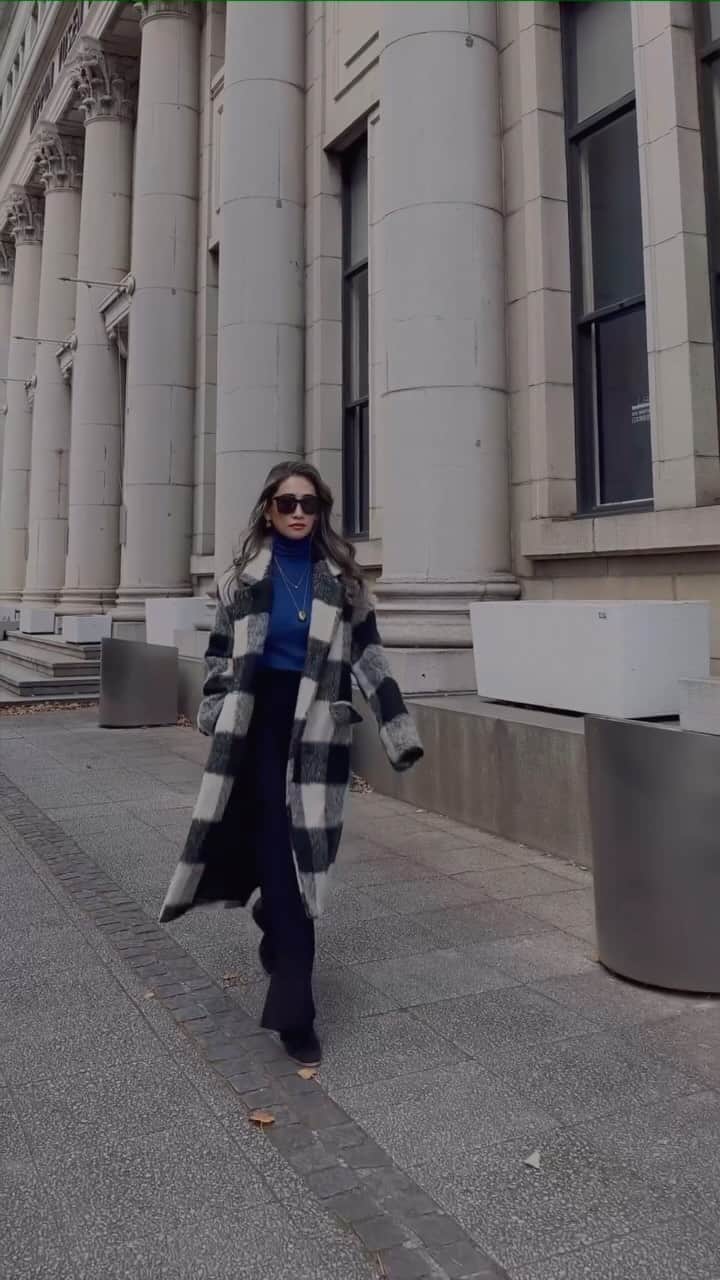 esutoreja_risaribonのインスタグラム：「@esutoreja  シースルなのにフアフアで暖かいです！ 着込みすぎる冬コーデにはやっぱりシースルニットはコーデに取り込むとスッキリも見えます！ これからはアウターでどうにかなる😁🫶🏽 中はスッキリ❣️ . パンツも裏起毛ハイウエストパンツで足長パンツ！ 普段着から事業参観などにも使えるパンツ。 .」