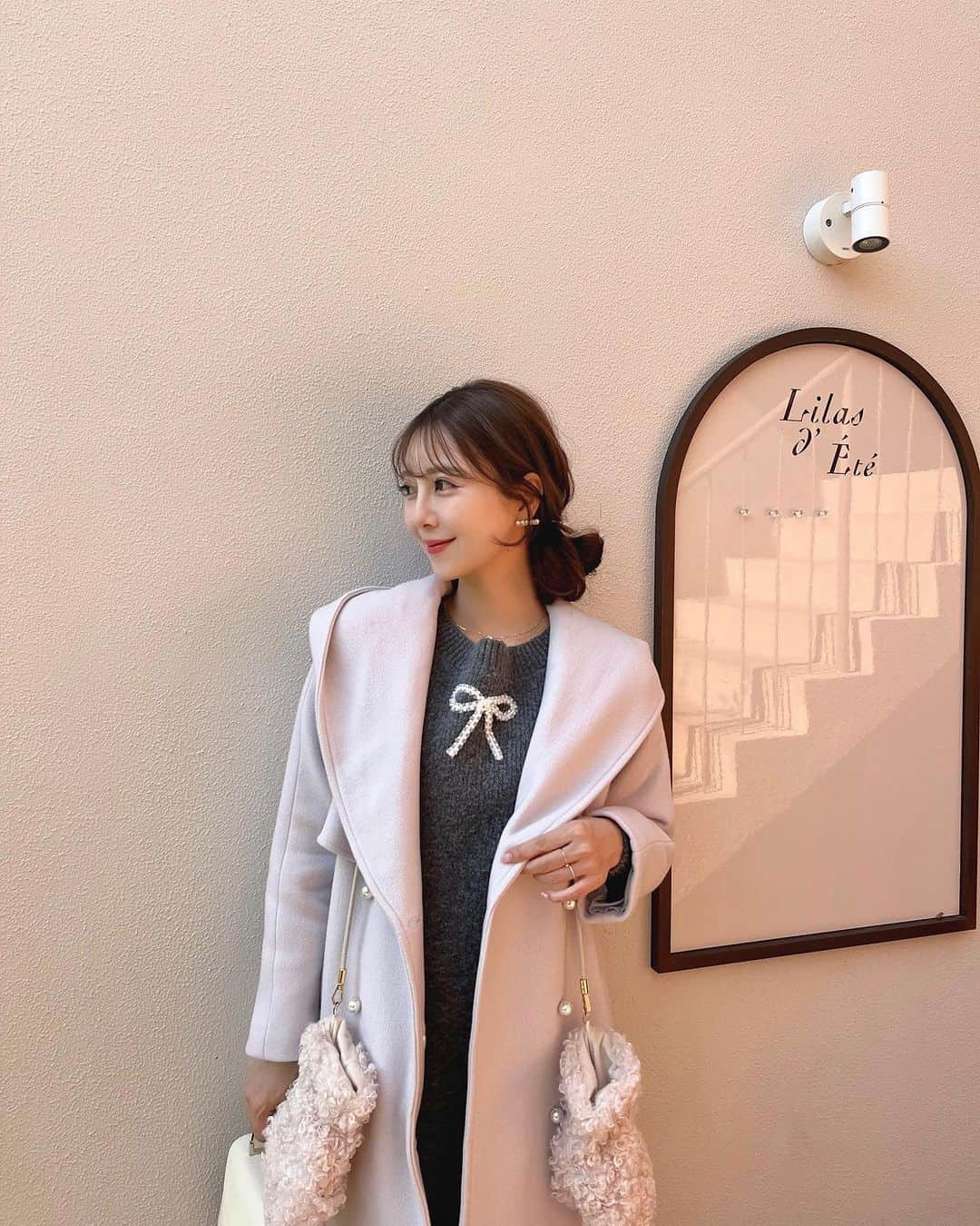 中田絵里奈さんのインスタグラム写真 - (中田絵里奈Instagram)「. 冬code 🦢💭 . . . #冬コーデ #パールコート #ファーミトン #ニットワンピース #妊婦コーデ #妊婦ファッション #第二子妊娠中 #楽ちんコーデ #イジィデ #valextra #冬小物」12月6日 16時08分 - erinanakata