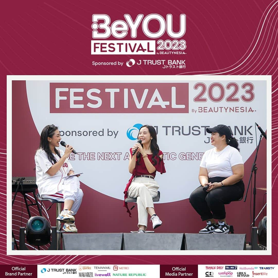 Beauty | Health | Fashionさんのインスタグラム写真 - (Beauty | Health | FashionInstagram)「Hai Beauties! 👋🏻🥰 Pasti udah pada tau dong kalau hari minggu tanggal 26 kemarin Beautynesia baru aja ngadain event BEYOU Festival 2023 yang disponsori oleh @jtrustbank 🤩  acaranya seruuuu banget kan?   Nah, Beauties yang kemarin datang langsung disuguhkan berbagai macam activity yang menarik mulai dari Morning Pound Fit, Trampoline, Mini Golf, Cardio Dance sampai Music Performance by @nadhifbasalamah 🎶 Gak cuma itu, di BEYOU Festival kemarin juga ada Inspirational Talk Show lho, jadi, nggak cuma sehat Beauties juga mendapatkan ilmu yang bermanfaat tentang keuangan, kesehatan dan love yourself! 🫶🏻  Hayo, Beauties yang kemarin ikut dateng kira-kira activity mana nih yang paling seru? Komen yuk! 😍  Buat yang kemarin gak sempet dateng, tenang aja ya dan harus terus stay tune di Instagram Beautynesia untuk event-event menarik selanjutnya ya! 🥰  #BEYOUFEST2023 #BeYouFestivalbyBeautynesia」12月6日 17時00分 - beautynesia.id