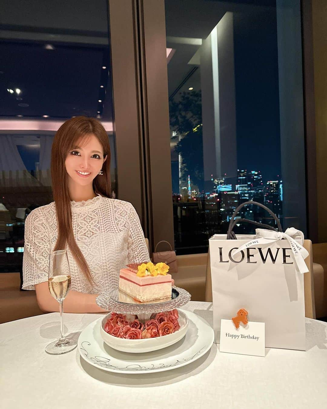 AIのインスタグラム：「誕生日当日の思い出🎂❤️  前日のカウントダウンで若干二日酔いだったけどw 当日一緒にいてお祝いしてくれるいつメンに感謝❣️😚  #誕生日 #9月9日 #誕生会 #誕生日ディナー #付き合い長くて #家族みたいな友達 #いつメン #親友 #毎年ありがとう #感謝 #大好き #おばあちゃんになってもよろしくね」