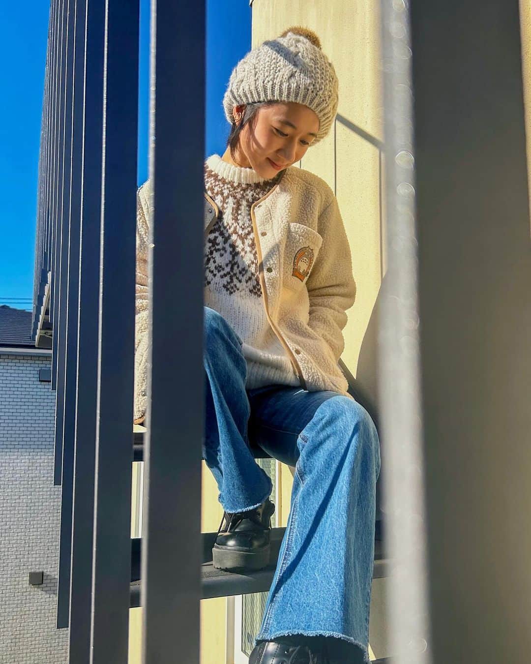 太田唯さんのインスタグラム写真 - (太田唯Instagram)「本日発売された アウトドアウェアブランドの Foxfire × スタジオジブリのコラボウェア第2弾 👕🧼 @foxfire_jp   これからの季節にぴったりな、 もこもこ素材のプロダクツが登場したとのことで、 早速着用させて頂きました 〜 🐏🫧  . 大人も着やすいトトロデザインで、 わたしは先日のキャンプにも着て行きましたが 自然と馴染む色味がとってもいい感じでした🏕️☀️  写真のフリースジャケットと、 マフラーが個人的にはめちゃくちゃお気に入りなのですが、 近々YouTubeでも紹介しますね 🫣🧣  ほわほわ温かいトトロウェア、 普段のアウターとしても大活躍の予感です。 要チェックです〜！  . #pr #foxfire #outdoor #ghibli #camplife  #アウトドアファッション #ジブリ #トトロ #キャンプ女子」12月6日 16時44分 - yuiohta.official