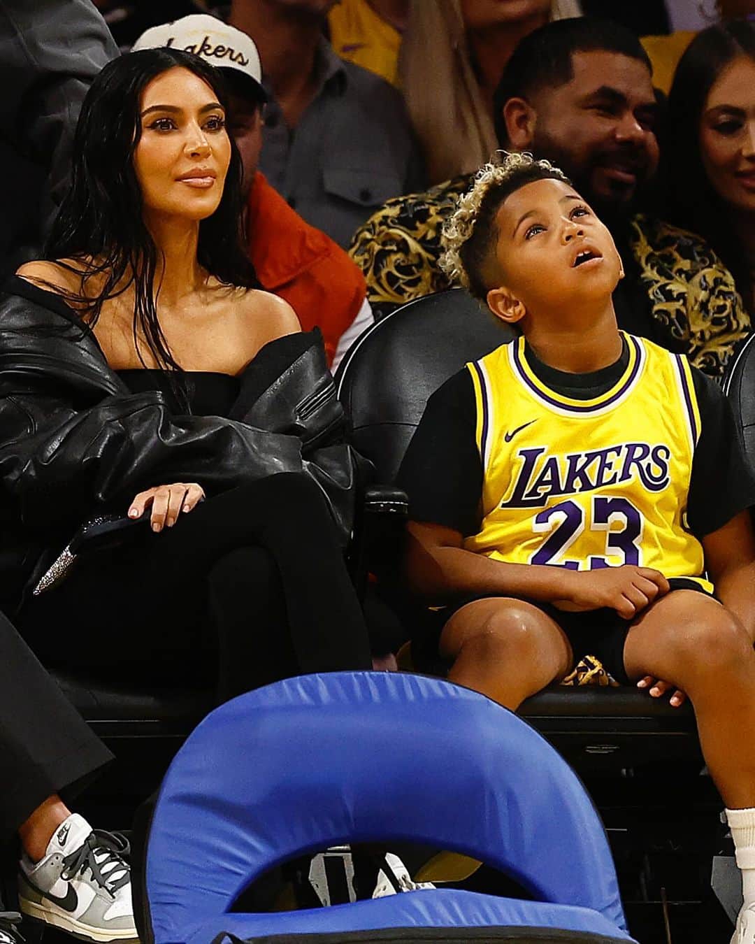 Just Jaredさんのインスタグラム写真 - (Just JaredInstagram)「Kim Kardashian & her son Saint are spending his 8th birthday at the Lakers game! #KimKardashian #SaintWest Photos: Getty」12月6日 16時53分 - justjared