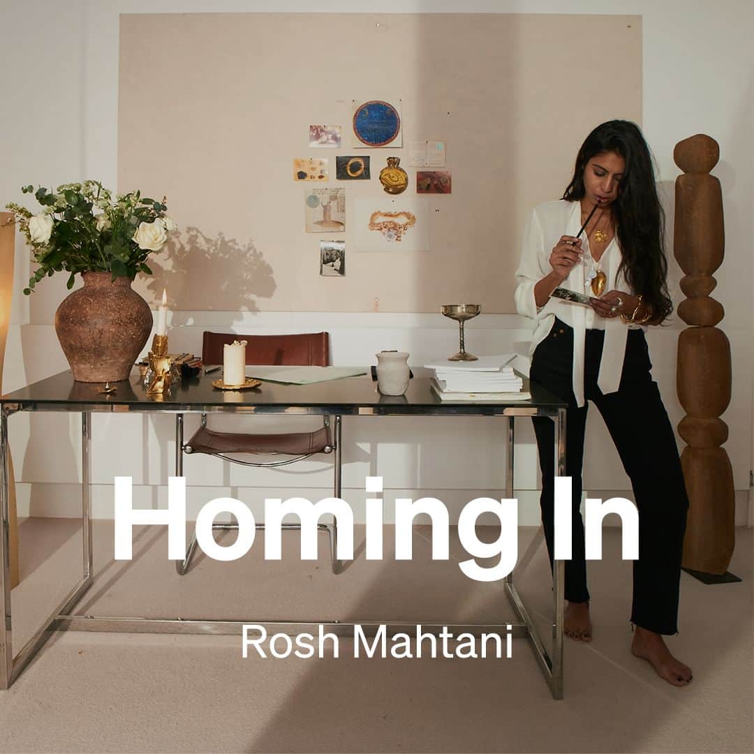 The Modern Houseのインスタグラム：「For the latest episode of our podcast, Homing In, host @matt_gibberd talks to @roshmahtani, founder of jewellery company @alighieri_jewellery.  Despite the joy it brings to so many, Rosh actually started her cult brand when she was going through a challenging time, finding the glow of precious metals and the healing power of craftsmanship helped her find her way out of the dark.  Finding beauty in her circumstances is something Rosh is well practised at, it transpires, as Matt Gibberd learned while talking to her not only about homes from her past, present and future, but about the way, as a child, Rosh – the only person of colour in her school – channelled her feelings of alienation towards a personal mission of bringing people together, celebrating commonality rather than difference.  Follow the link in bio to have a listen.」