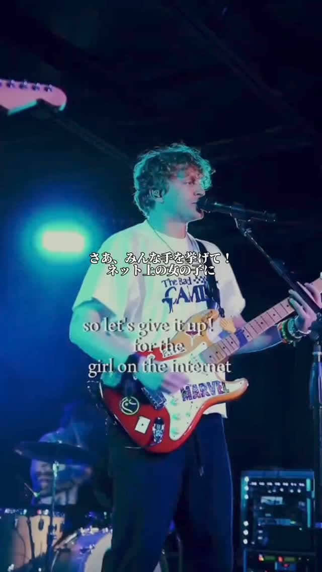 ワーナーミュージック・ジャパン洋楽のインスタグラム：「【#Knox】 最新曲「Girl On The Internet」は、ネットの世界に夢中になってしまった女の子へ向けて書いた楽曲💻 「大丈夫じゃないのに大丈夫」と強がってしまう人に聴いてほしい。。👩‍💻」