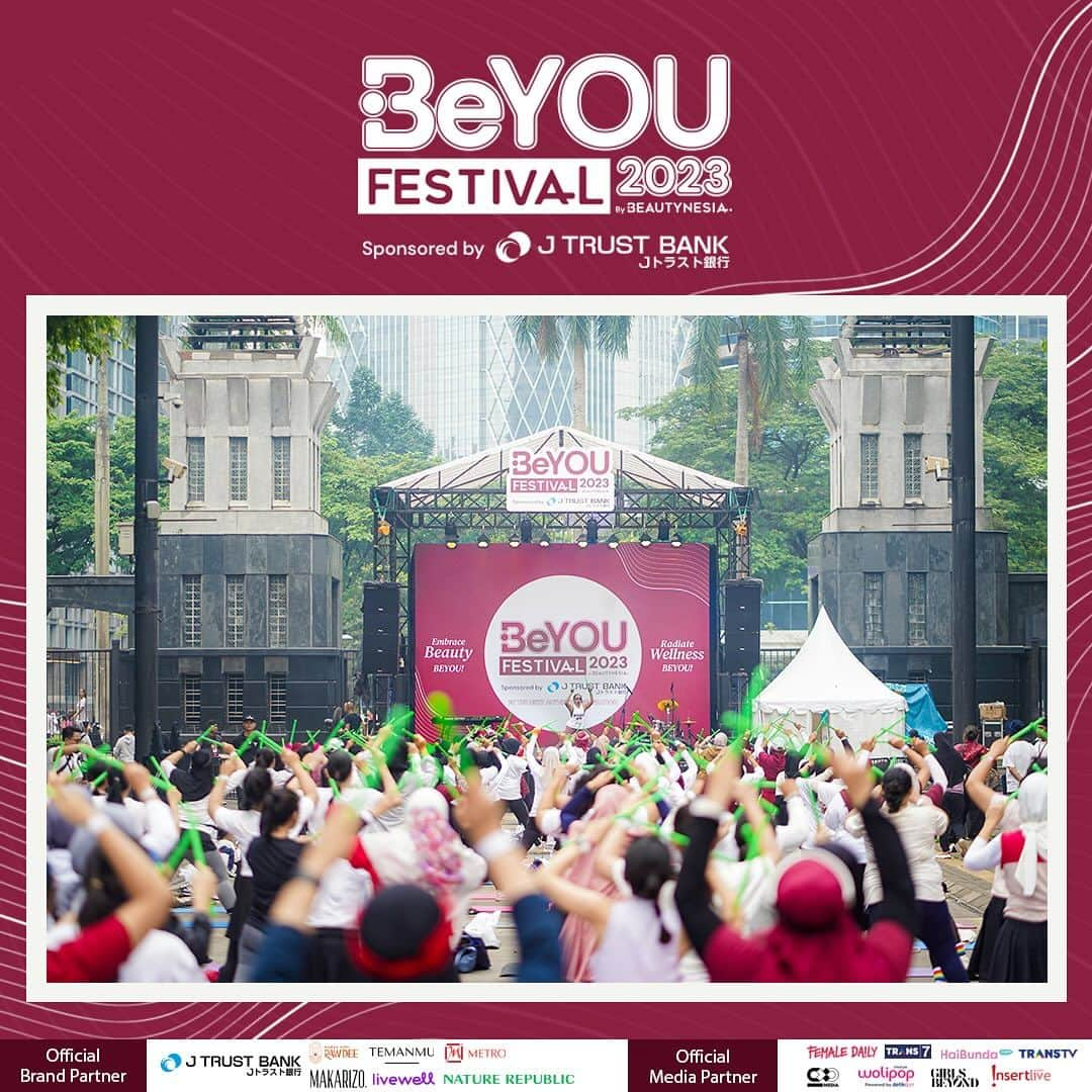 Beauty | Health | Fashionのインスタグラム：「Hai Beauties! 👋🏻🥰 Pasti udah pada tau dong kalau hari minggu tanggal 26 kemarin Beautynesia baru aja ngadain event BEYOU Festival 2023 yang disponsori oleh @jtrustbank 🤩  acaranya seruuuu banget kan?   Nah, Beauties yang kemarin datang langsung disuguhkan berbagai macam activity yang menarik mulai dari Morning Pound Fit, Trampoline, Mini Golf, Cardio Dance sampai Music Performance by @nadhifbasalamah 🎶 Gak cuma itu, di BEYOU Festival kemarin juga ada Inspirational Talk Show lho, jadi, nggak cuma sehat Beauties juga mendapatkan ilmu yang bermanfaat tentang keuangan, kesehatan dan love yourself! 🫶🏻  Hayo, Beauties yang kemarin ikut dateng kira-kira activity mana nih yang paling seru? Komen yuk! 😍  Buat yang kemarin gak sempet dateng, tenang aja ya dan harus terus stay tune di Instagram Beautynesia untuk event-event menarik selanjutnya ya! 🥰  #BEYOUFEST2023 #BeYouFestivalbyBeautynesia」