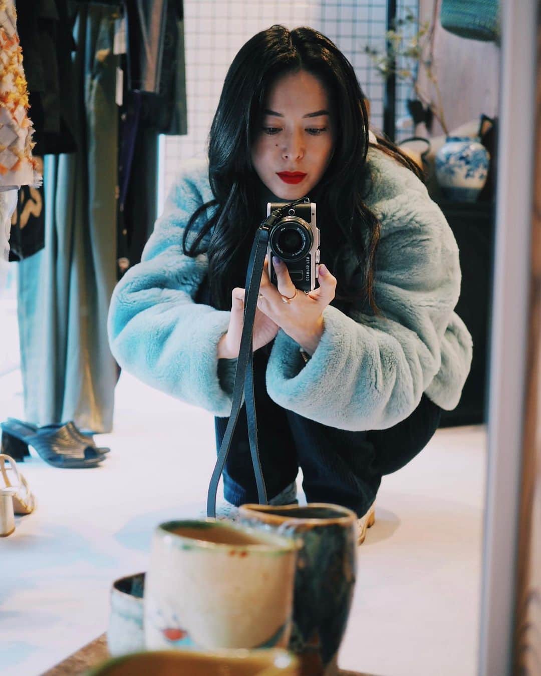 花楓のインスタグラム：「毎度欲しいものだらけの展示会🐉💘🐉  可愛い物を沢山見てクミちゃんにパワーを貰い、 心もお腹も満たされて帰宅👗🍽️🩵  いつもありがとう🩵🩵🩵  @lacasita522  @cityshop.tokyo」