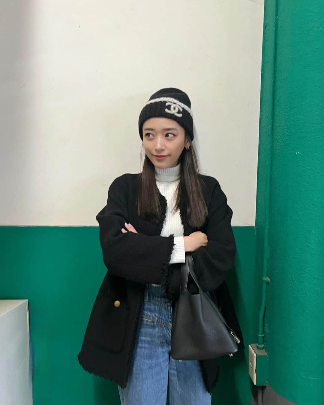 近藤千尋さんのインスタグラム写真 - (近藤千尋Instagram)「今年はニット帽ばかり買ってしまうなぁ💕🫶  表参道のイルミネーションが キラキラ綺麗でした✨😇この季節大好き〜❤️  さて、今日はラーメンが食べたいと言われたので 餃子🥟とラーメンにします🍜 (マネージャーさんとお昼ラーメン食べたことは内緒🤫)」12月6日 17時35分 - chipichan.1215