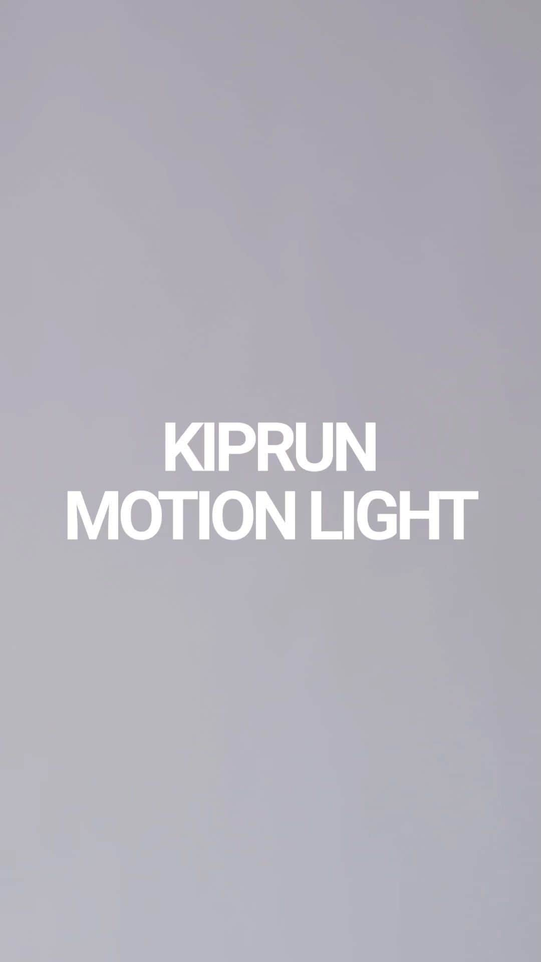 フランス発の総合スポーツ用品 Decathlon デカトロンのインスタグラム：「KIRPUN MOTION LIGHT  あなたのナイトランをより安全に ____________________  #decathlonjapan #kiprun #motionlight #runningshoes #wintercampaign #running #wintersports #lifestyle #multiuse #sustainability #ecodesign #unboxing #デカトロン #キプラン #モーションライト #ランニング #ウィンタースポーツ #ランニングシューズ #この冬さらに好きな自分へ #ギア #ランニング製品 #ランニングギア #ランニングが好きな人と繋がりたい #サステナビリティ #エコデザイン #開封動画 #アンボクシング」