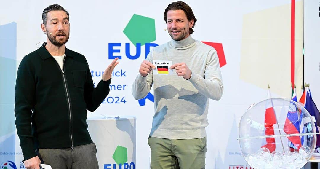 ローマン・ヴァイデンフェラーさんのインスタグラム写真 - (ローマン・ヴァイデンフェラーInstagram)「Fußball, Europa und Kultur „EUROKiK – Der Kulturkick im Klassenzimmer zur UEFA Euro 2024“ Startschuss für ein kulturelles Bildungsprojekt der besonderen Art. Im Deutschen Fußballmuseum in Dortmund begann für über 4.000 teilnehmende Kinder eine spannende Reise durch Europa und dessen fußballerische und kulturellen Besonderheiten. Ziel ist es, den Grundschulkindern einen motivierenden und inspirierenden Zugang zu den Themen Fußball, Europa und Kultur zu bieten. #KarinPlötz #Bernhard Gutowski #JoachimMasannek #SvenVoss @euro2024 @stadt_dortmund @laureus.sport.for.good」12月6日 17時42分 - romanweidenfeller