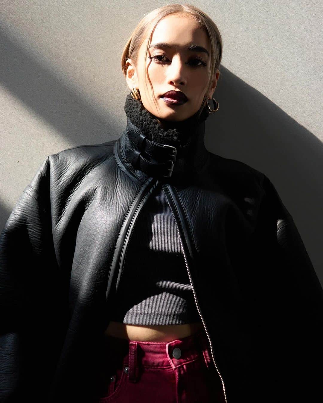 EVRISのインスタグラム：「⠀ -EVRIS 2023 WINTER OUTFITS- STARRING YURINO X ANNA SUDA  DROP NOW #オーバーサイズボアブルゾン MIX/BRN/BLK ¥16,600(税込)  ___________________________________________ 🔻公式通販サイトRUNWAY channelは  @evris_official TOPのURLから✔︎  #EVRIS」