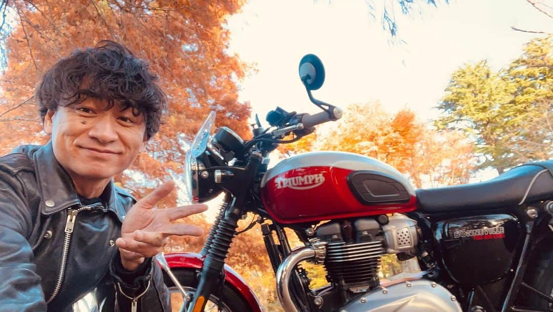 Gたかしさんのインスタグラム写真 - (GたかしInstagram)「バイク動画撮ってました。側から見たら、一人でバイクに話してる不審者です。  #トライアンフ #ボンネビル」12月6日 17時46分 - g_takashi.kinkin