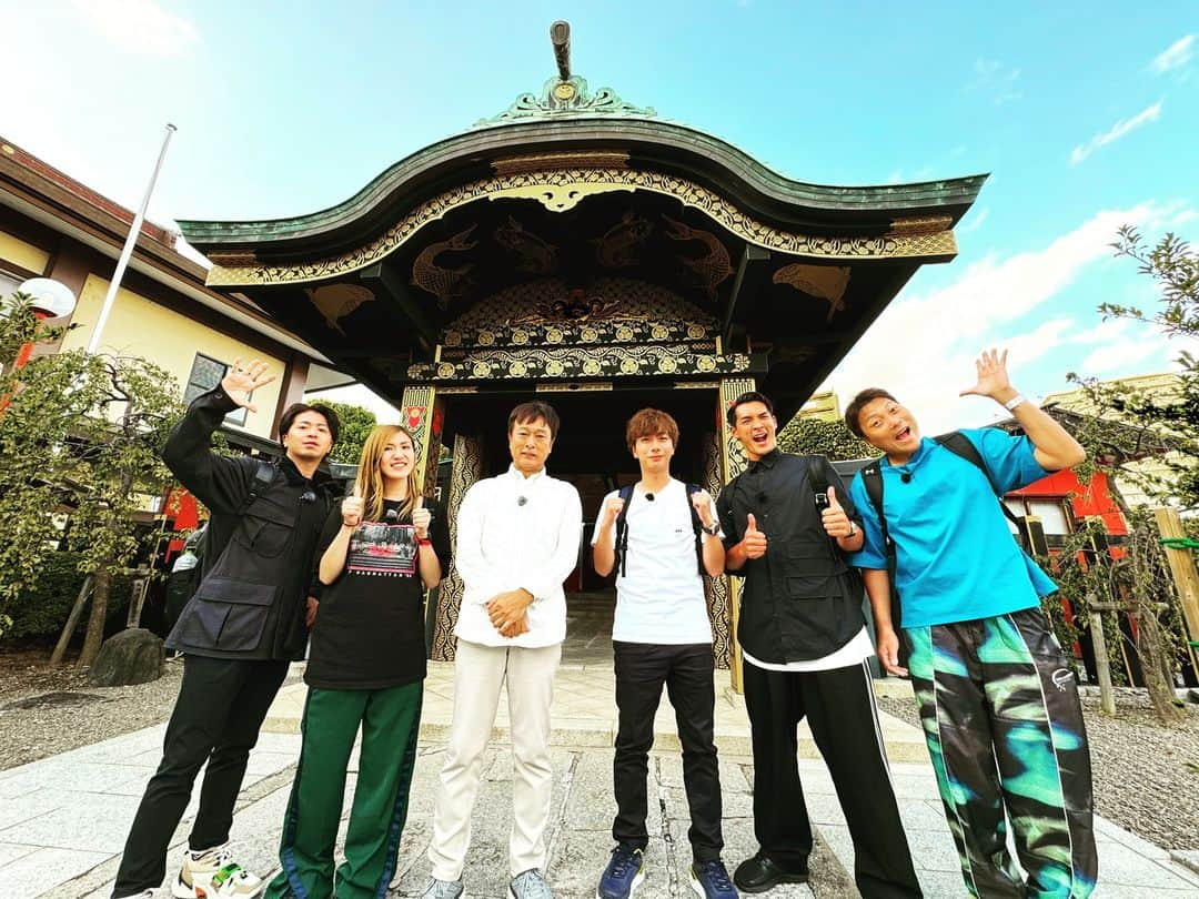 テレビ東京「太川蛭子の旅バラ」さんのインスタグラム写真 - (テレビ東京「太川蛭子の旅バラ」Instagram)「🔔陣取り合戦ファンの皆様 ❕ まもなく放送ですよ〜！  このあと夜６時２５分からの「水バラ」は、 ローカル路線バス乗り継ぎ対決旅　 陣取り合戦第１３弾🚌🚶♂️ 千葉・成田山新勝寺をスタートし ゴール　茨城・水戸東照宮をめざす 今年最後の陣取り合戦です！！  《💁🏻♂️太川チームのメンバー》 来年で芸歴４０年！ 俳優の山崎裕太さん❗️と、 子役時代含めると芸歴２０年！ お笑いコンビ・納言の薄幸（すすきみゆき）さん❗️  《💁🏻♂️河合チームのメンバー》 サッカー元日本代表で引退後の現在は解説者としても活躍中の 槙野智章さん❗️ 「ブラジル🇧🇷の人聞こえますかー！」で お馴染みのお笑いコンビ・サバンナの八木 真澄さん❗️  ゴール後　水戸東照宮での６人です📷 この笑顔はどちらの意味なのでしょうか… リアルタイムでご確認ください📺  📢《お知らせ》📢 テレビ東京をご覧になれなかった地域の方も #TVer ではスマホやPC・タブレットなどで 全国どこからでもリアルタイム配信でご覧いただけます！ 無料🆓です！  #ローカル路線バス　 #陣取り合戦 #バス旅 #水バラ #テレビ東京 #テレ東 #太川陽介 #山崎裕太 #薄幸 #納言薄幸 #河合郁人 #槙野智章 #サバンナ八木 #八木真澄 #abcz #千葉 #成田山新勝寺 #茨城 #水戸東照宮 #バス旅好きな人と繋がりたい」12月6日 17時47分 - tvtokyo_tagaebi