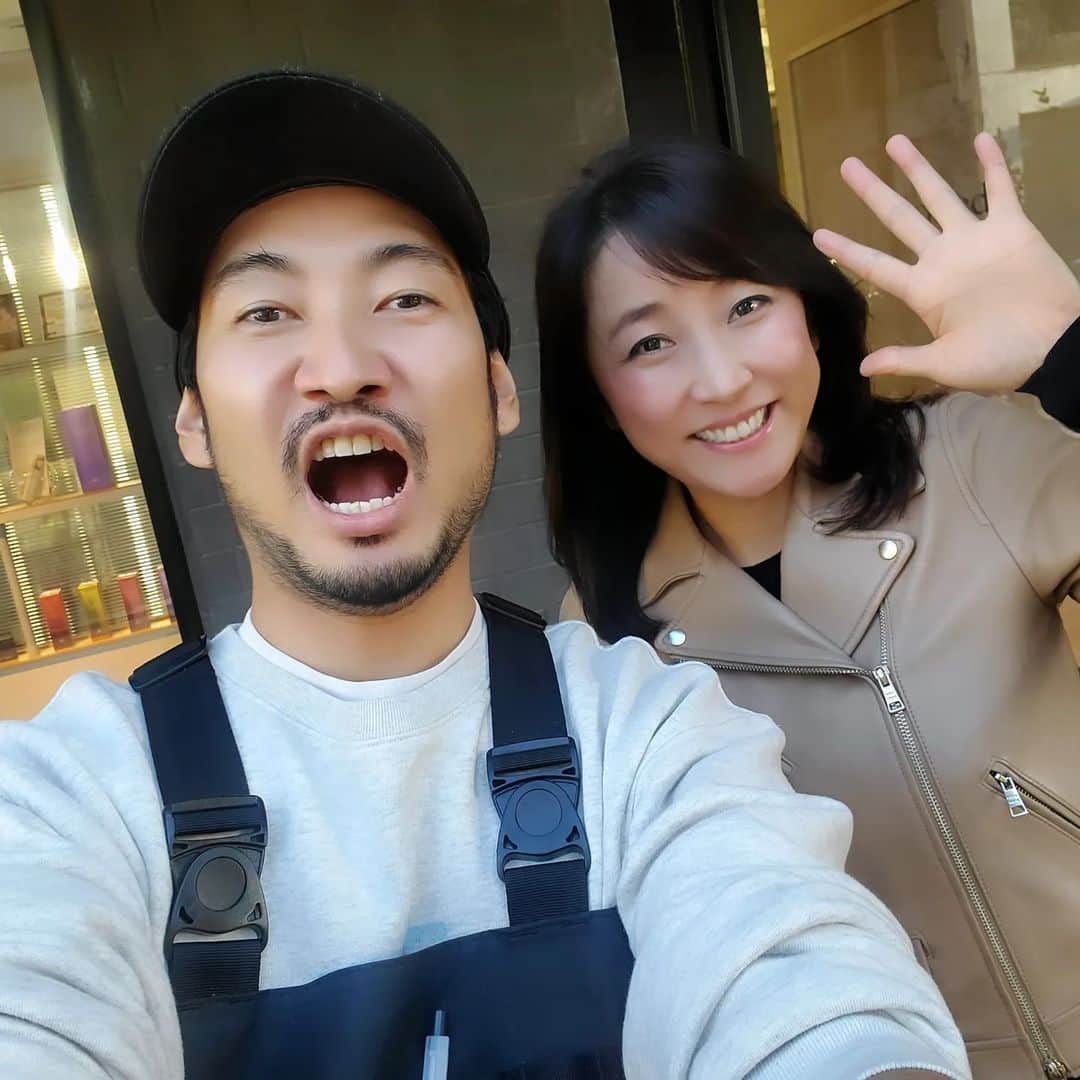 常世晶子のインスタグラム：「髪を綺麗にしてもらって来ました❗  おしゃれ美容室にて。 キラキラ✨✨  #おだっちと #表参道 #oneday  #ありがとう #感謝」