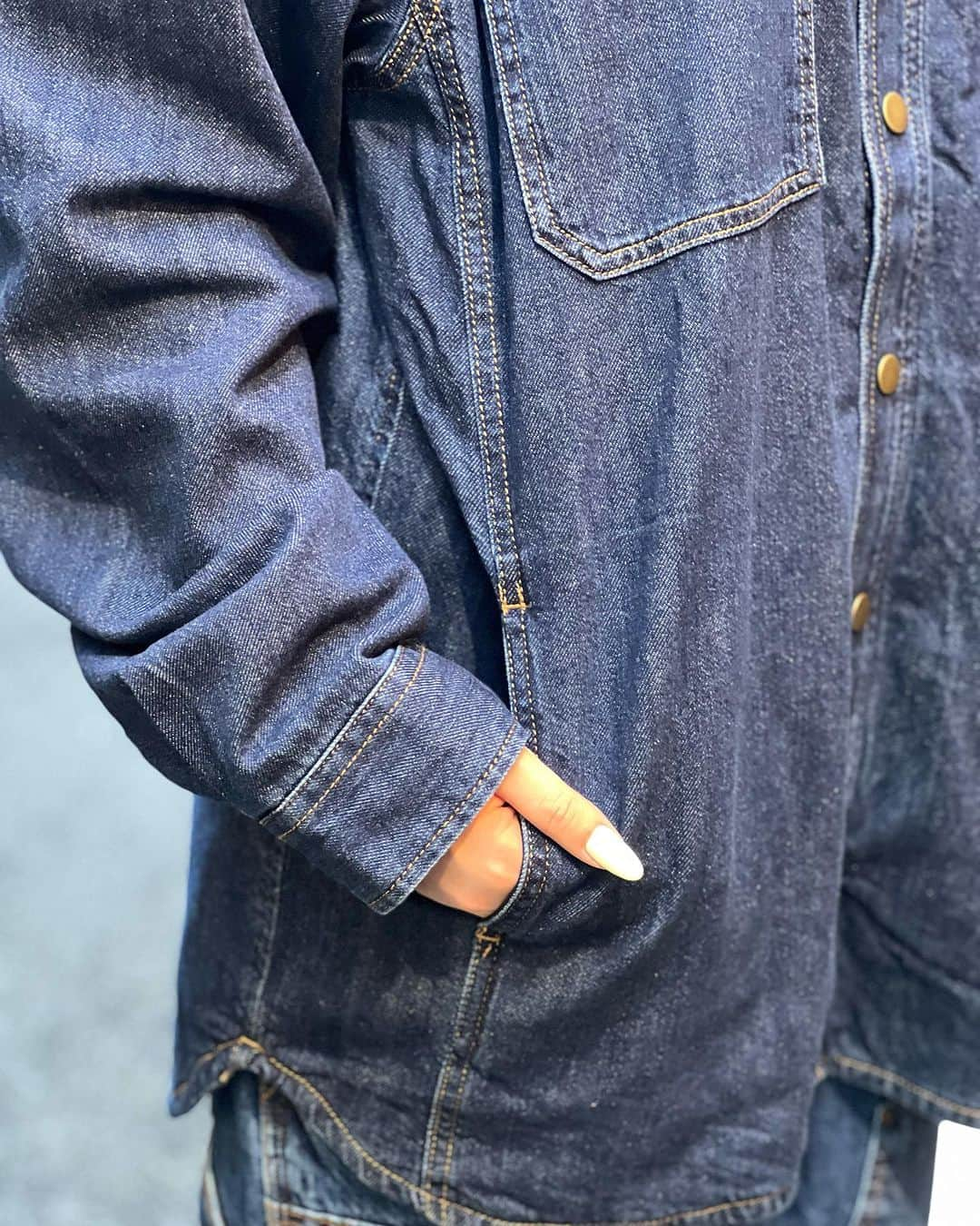 GROW AROUNDさんのインスタグラム写真 - (GROW AROUNDInstagram)「CARHARTT  ストリートでも定番となった老舗ワークウェアブランド「Carhartt」  ☑️RELAXED FIT DENIM SHERPA-LINED JACKET  ☑️RELAXED FIT DENIM FLEECE LINED SNAP-FRONT SHIRT JACKET   入荷致しました💁‍♂️✨  当社取扱いのCarharttは日本未発売のUSラインです👍  WEB UPも完了しております💻」12月6日 17時47分 - growaround