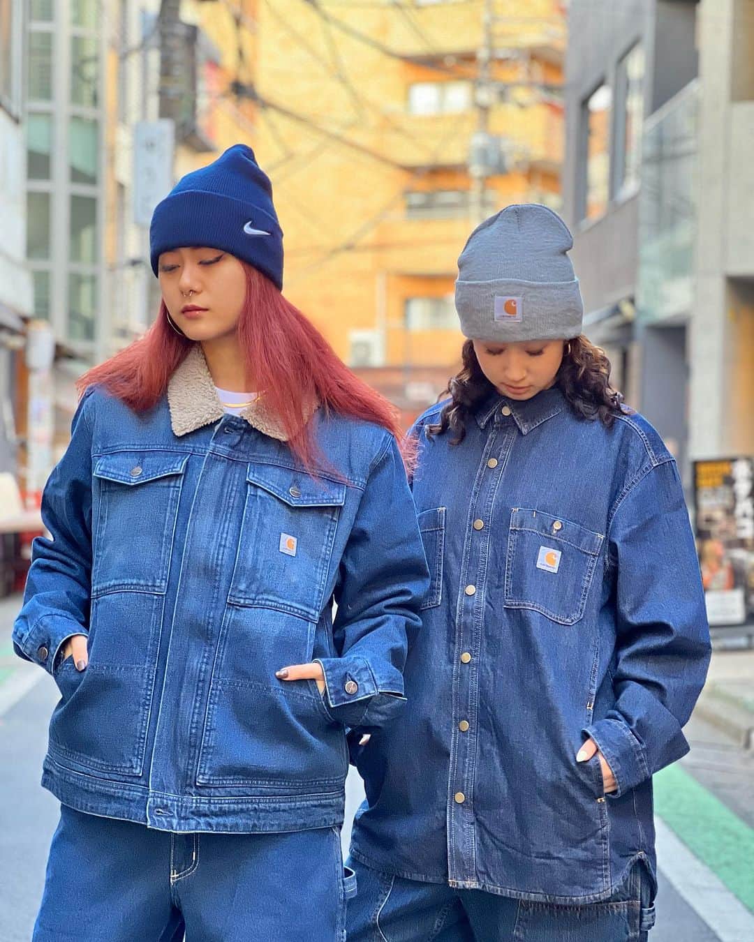 GROW AROUNDのインスタグラム：「CARHARTT  ストリートでも定番となった老舗ワークウェアブランド「Carhartt」  ☑️RELAXED FIT DENIM SHERPA-LINED JACKET  ☑️RELAXED FIT DENIM FLEECE LINED SNAP-FRONT SHIRT JACKET   入荷致しました💁‍♂️✨  当社取扱いのCarharttは日本未発売のUSラインです👍  WEB UPも完了しております💻」