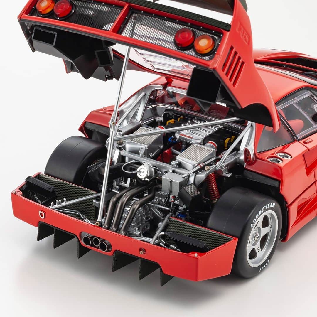 kyosho_official_minicar toysのインスタグラム：「. 1:12 scale Ferrari F40 Competizione No.KS08602CR #kyosho #ferrari #f40 #kyoshodiecast  #amazingcar #minicar #diecastmodel #supercar #112scale #hypercar #boostedcars #carcollection #112diecast #collection #ferrarif40  #京商 #ミニカー #ミニカーコレクション #フェラーリ www.kyosho.com」