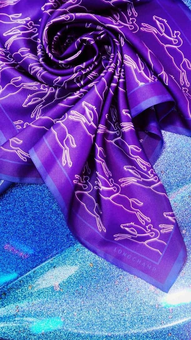 Longchampのインスタグラム：「In December, we wear purple.  Collection: #ParisIsAParty Videographer: @matthieu_delbreuve Stylist: @norabordjah Models: @lotte.klh, @no__eyes and @evelina_lauren Hair: @chiwonghair Make-Up: @adrienpinault  #Longchamp #Parisisaparty #endoftheyear #newcollection #LongchampSS24 #christmas #christmasoutfit #newyear2024 #newyearoutfit #party #giftideas #handbag #leatherbag #longchampbag #partyvibes #accessories」