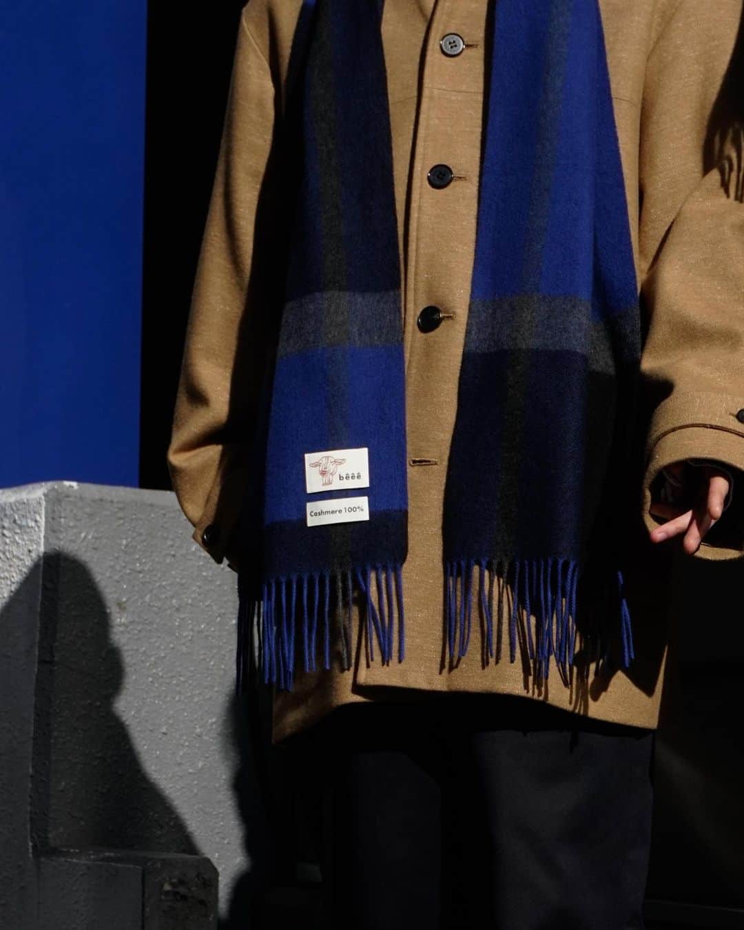 1LDKのインスタグラム：「〈 beee 〉 ⁡ "CASHMERE SCARF" COL: BLUE CHECK / TURQUOISE / DARK BROWN / NAVY / BEIGE SIZE: ONE SIZE (182cm × 31cm) ¥15,950 TAX IN ⁡ beee(ベー)はカシミヤにこだわり、マフラーやストールを手掛けるユニセックスブランド。 今シーズンは様々なスタイリングに合わせやすいサイズのスカーフをセレクトしています。 ⁡ 取扱店舗 1LDK ( @1ldk_nakameguro ) 1LDK ONLINE STORE ⁡ #beee #1ldk #1ldknakameguro #1ldkshopofficial」