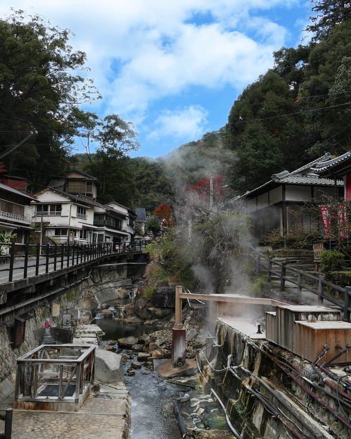 和みわかやまのインスタグラム：「. 熊野本宮大社から車で約10分のところにある、湯の峰温泉♨ 公衆浴場や世界遺産の一部でもある「つぼ湯」がありますが、玉子や野菜を茹でて楽しめる「湯筒」もおすすめです🍳  📷：@yoshiyan510 📍：熊野エリア 田辺市  和歌山の写真に #nagomi_wakayama のハッシュタグをつけて投稿いただくと、その中から素敵な写真をリポストします😉 . . . #和歌山 #和歌山観光 #和歌山旅行 #わかやま #和みわかやま #wakayama #wakayamajapan #wakayamatrip #wakayamatravel #nagomi_wakayama #wakayamagram #湯の峰温泉 #熊野 #熊野古道 #熊野本宮大社 #本宮 #onsen #hotsprings #kumano #kumanokodo #旅行 #国内旅行 #旅行好きな人と繋がりたい #観光 #travel #trip #travelgram #japan #travelphotography」