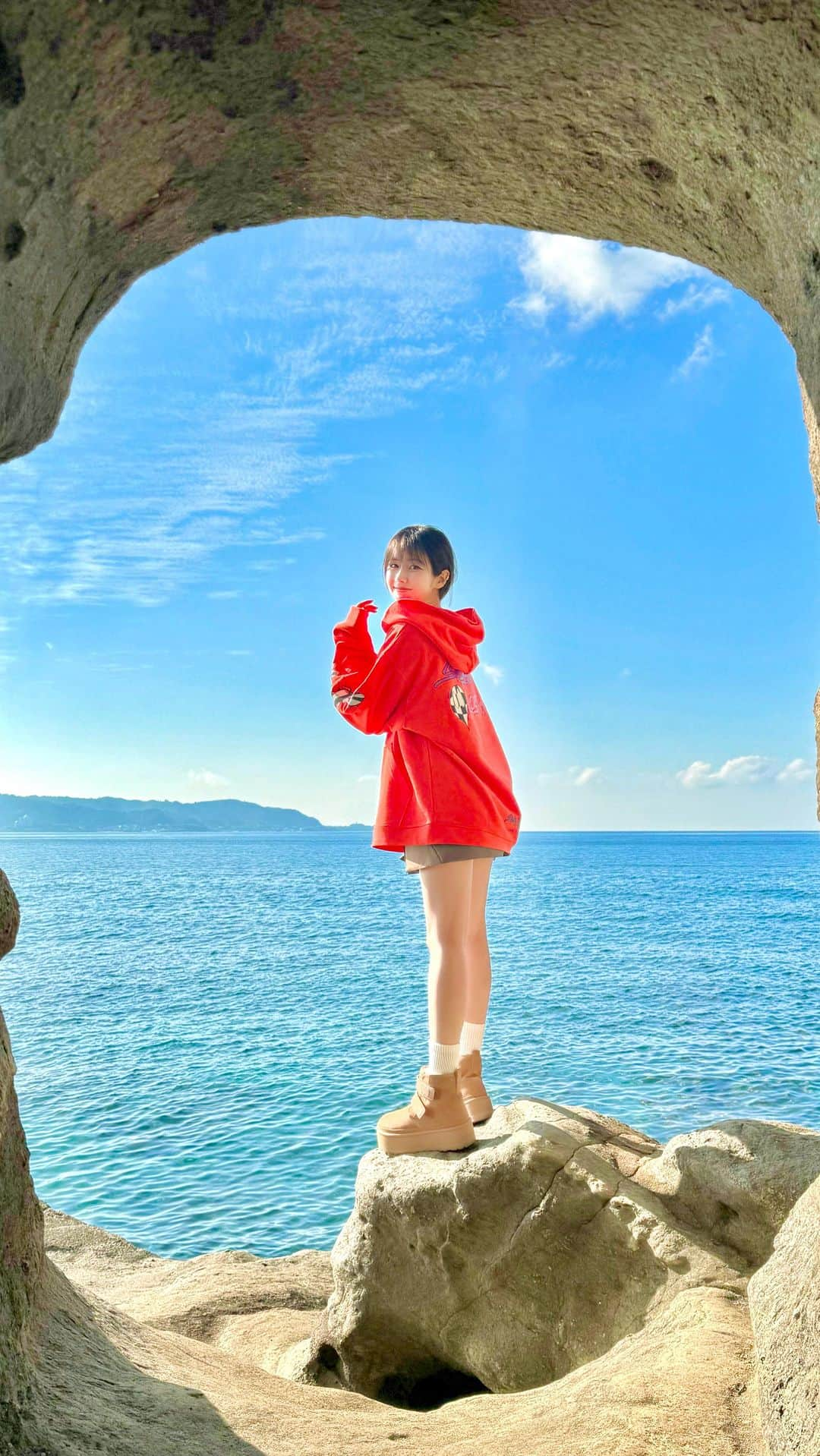 内藤理沙のインスタグラム：「🪼🐚🧡💙  #館山 #沖ノ島」