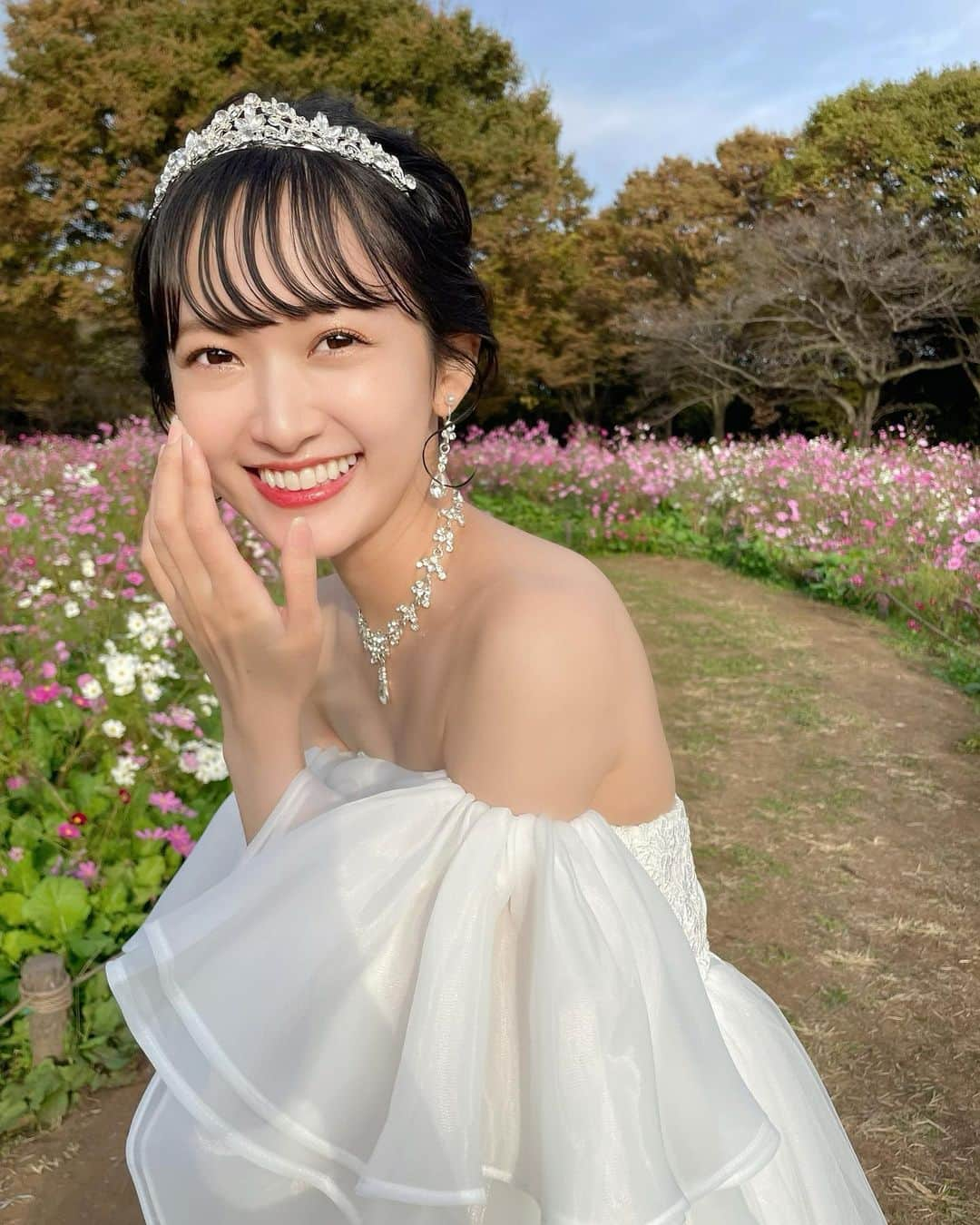 粟津麻依さんのインスタグラム写真 - (粟津麻依Instagram)「結婚しました！ . . . 嘘です🥹笑 12月5日で30歳になりました！  今年の誕生日グッズは節目なので ウェディングドレス着ました👰🏻‍♀️💓  グッズ発表待っててね〜〜  というわけで 30歳のあわつまいもよろしくね！」12月6日 18時10分 - awatsumai