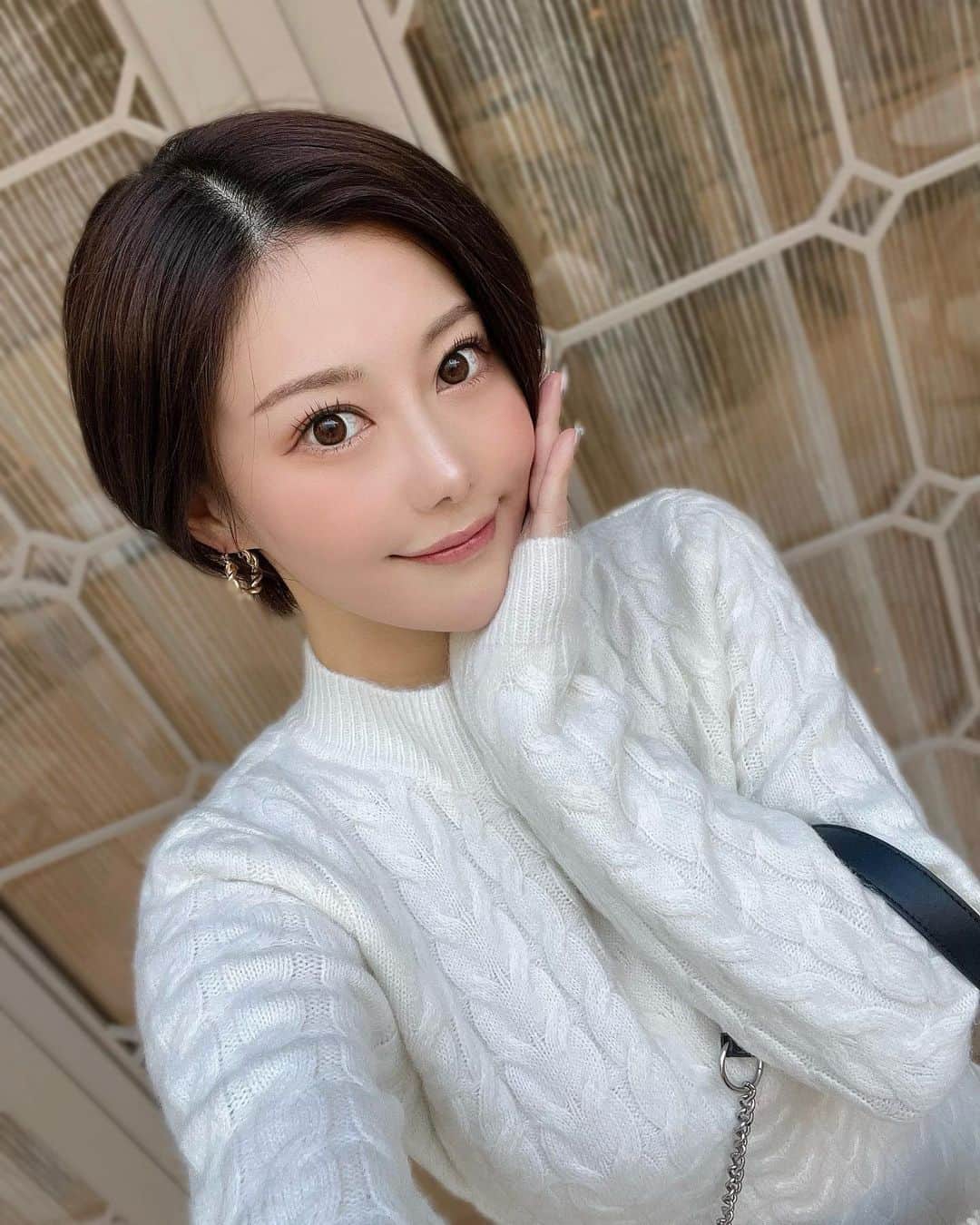 山本ゆうさんのインスタグラム写真 - (山本ゆうInstagram)「.  アパレルブランド @valmuer_official さんの 撮影に行ってきました🤍  可愛いお洋服ばかりで全部欲しくなっちゃった🥺✌️  #valmuer #valmuerofficial #model #japanesegirl」12月6日 18時05分 - yuu.y0119