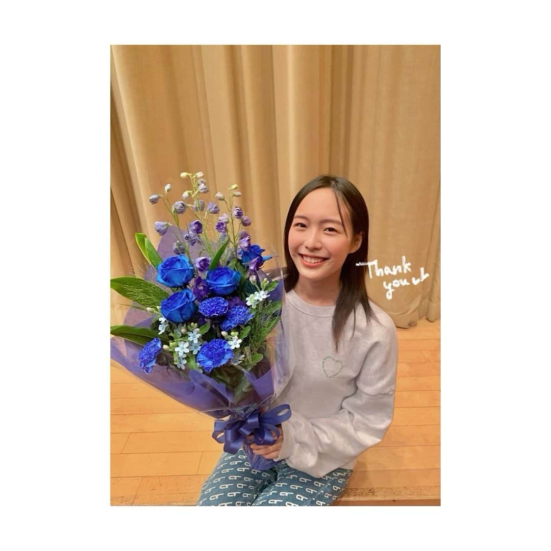 駒井蓮のインスタグラム：「-  #駒井蓮のニポミン で誕生日お祝いして頂きました💐  ブルーーー！素敵すぎるーー😊💓  23歳初めから幸せいっぱいです！  感謝感謝😌」