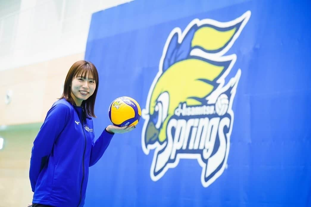 新鍋理沙のインスタグラム：「. スプリングスアカデミー 鳥栖本校🏐 先日体験会が行われました！ バレーボールやっている子も初めてやる子も、みんな本当に一生懸命チャレンジしていて、見ている側も学ぶことがたくさんでした🥹✨  📷 @izumi_nakagawaaa」