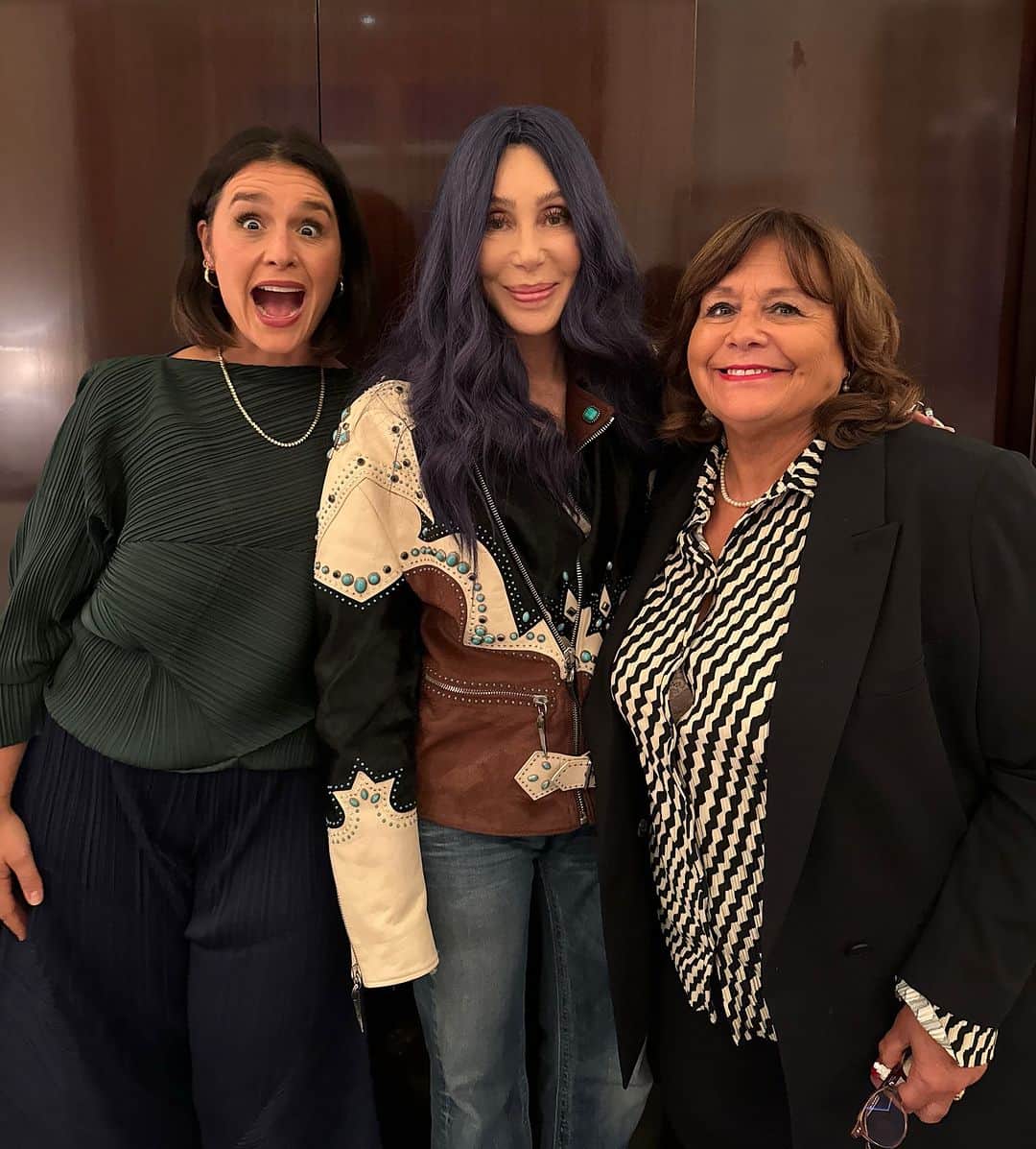 ジェシー・ウェアのインスタグラム：「STOP EVERYTHING! CHER IS ON TABLE MANNERS TODAY X」