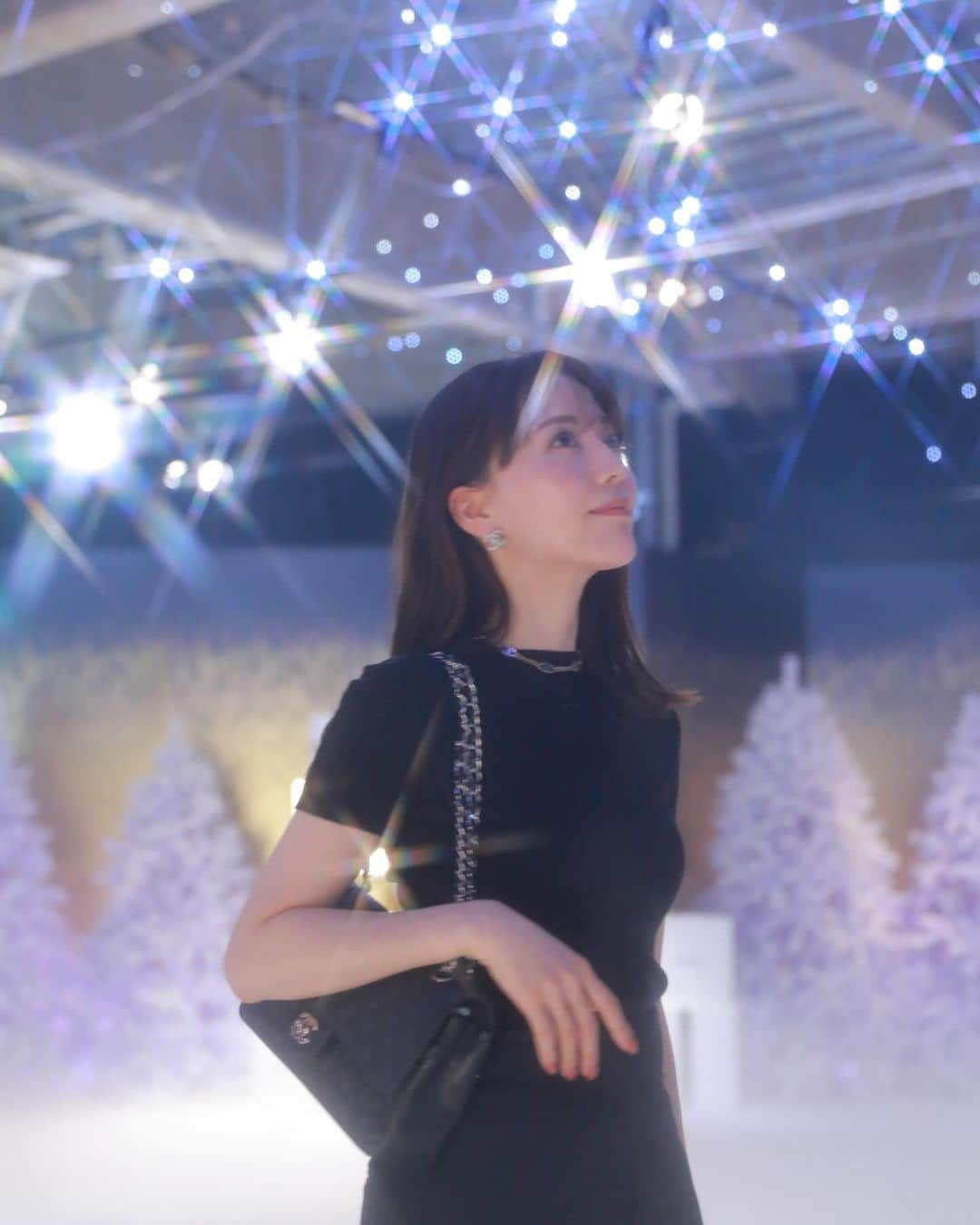 佐藤優里亜さんのインスタグラム写真 - (佐藤優里亜Instagram)「シャネルのホリデー イベント“CHANEL WONDERLAND”に招待してもらって遊びに行ってきたよ❄️  入り口からワクワクする空間🔑✨ 素敵なディスプレイと世界観の中でセルフィースポットがあったり、受付で受け取った鍵の秘密があったり...🫧  その先の空間ではタロットから導かれて自分にベストの香水を見つけたよ🤍 オリジナルのメッセージカードを作れるのもホリデーシーズンにぴったり！ シャネルらしいホリデーの世界観がとにかく素敵でした🎄✨  #PR #CHANEL #CHANELHoliday #シャネルホリデー #CHANELWonderland  @CHANEL.BEAUTY」12月6日 18時13分 - yuriang_