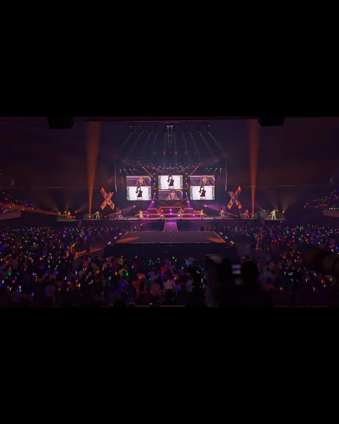 植村あかりさんのインスタグラム写真 - (植村あかりInstagram)「⁡ ⁡ ⁡ 「Juicetory」日本武道館公演ありがとうございました！ ⁡ 10周年をこんなに素敵な形で締めくくる事が出来て幸せ ⁡ 11年目もよろしくお願いします！！ ⁡ ⁡ ⁡ #juicejuice#juicetory#初代が泣きすぎてる」12月6日 23時52分 - akari_uemura.official