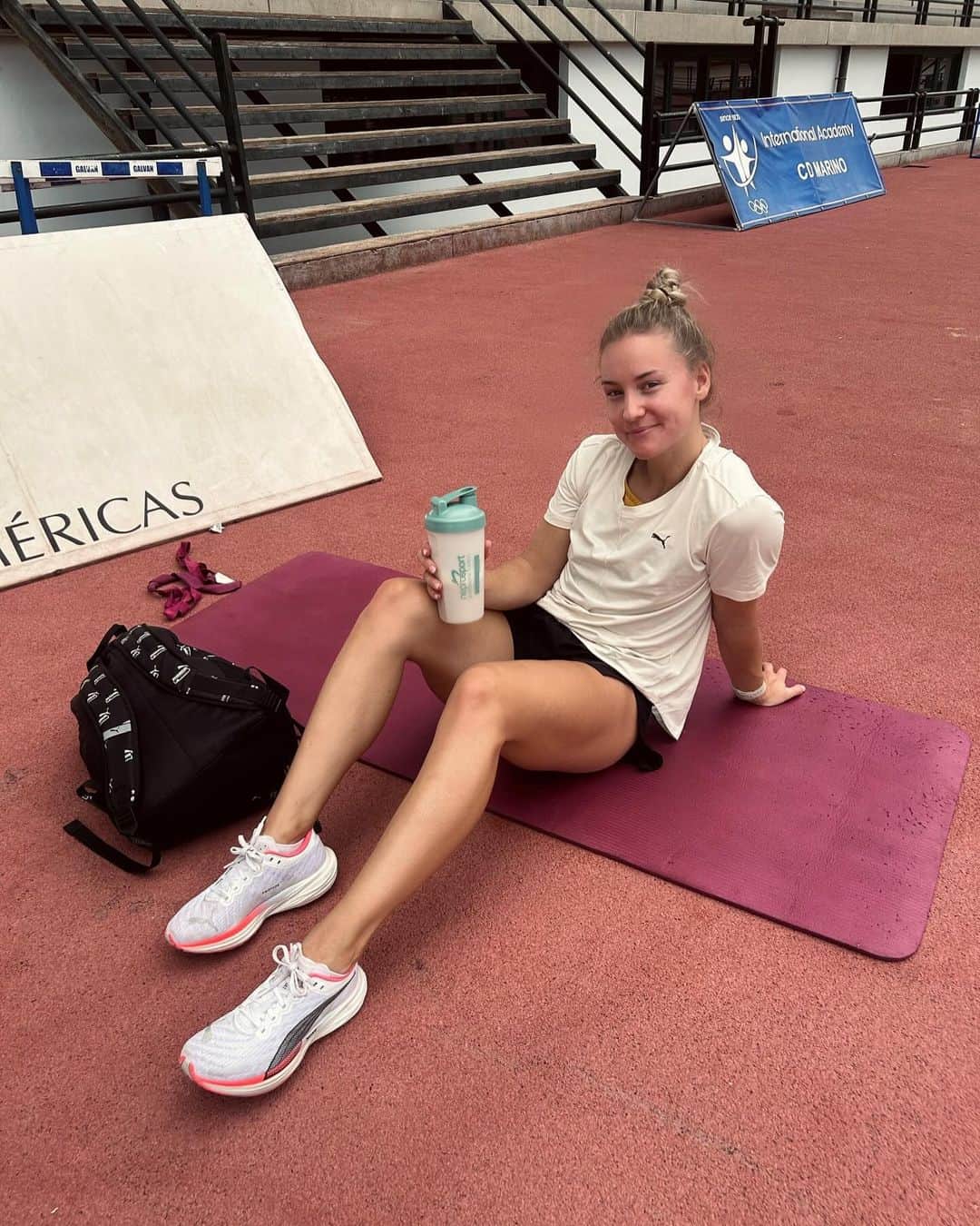 Sophia JUNKのインスタグラム：「Good last session done 😊  Time to go home for christmas break ❄️🎄  See you in 35 days tenerife 🤞🏻  #puma #pumaathlete #foreverfaster #sporthilferlp #lgrheinwied #camp #sportmotivation」