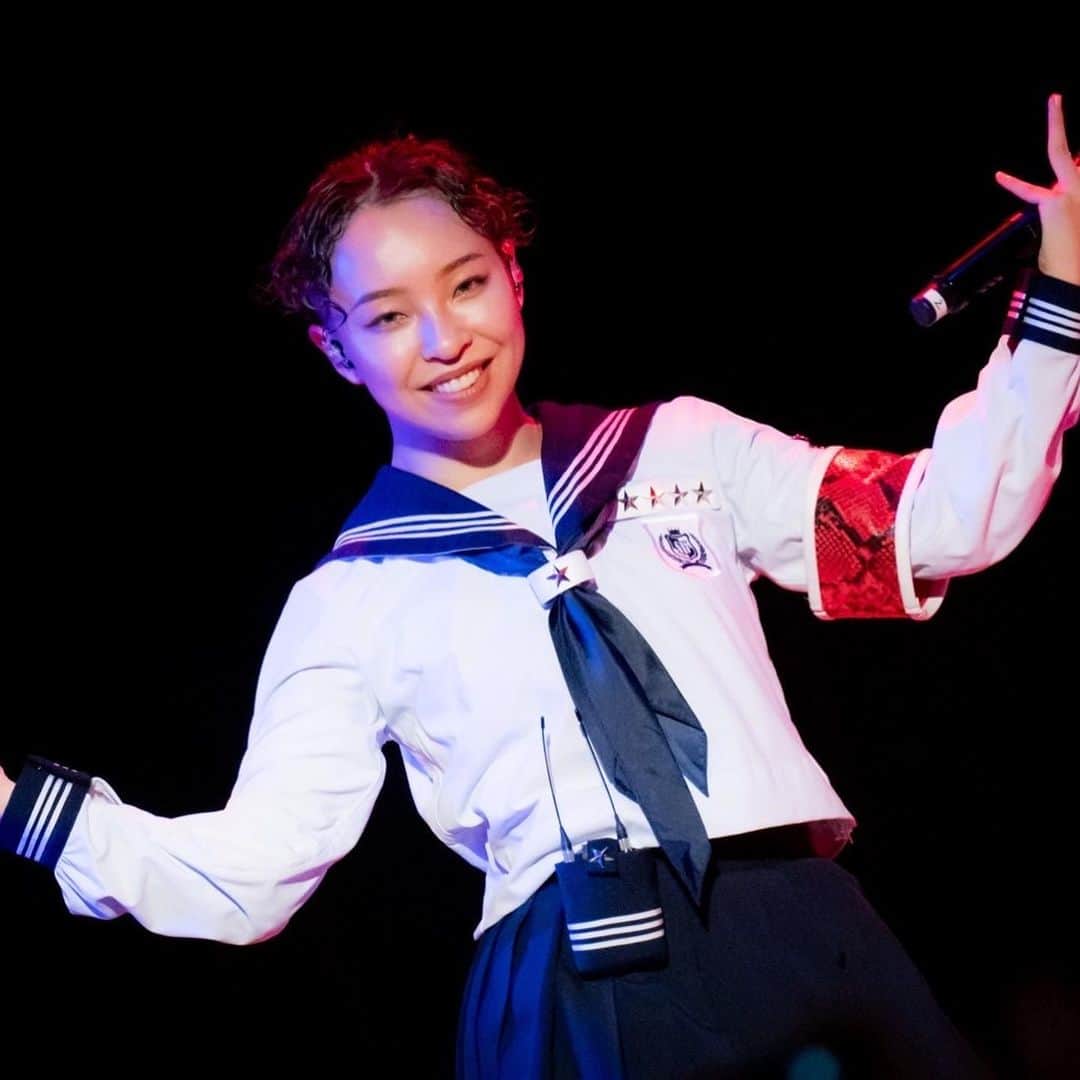 RINさんのインスタグラム写真 - (RINInstagram)「#THESEISHUNTOUR2023 There was so much energy in each of the 10 cities  I felt on my body and heart again The power born from humans is the best.🤝  This power is SEISHUN. This is "THE SEISHUN TOUR"❕  Beyond countries and regions, beyond languages, ATARASHII GAKKO! Everyone who met Thank you so much🫂  I had a lot of heart-to-heart conversations with myself and felt that it possibilities for the future of us. So I’m happy.  This time's big treasure, engraved in my heart AG! around the world more🌏 ARIGATO❤️  🤝  全10都市それぞれに沸るエナジー 人間から生まれるパワーの素晴らしさを あらためて肌で感じた日々  このパワーこそがSEISHUN まさに"THE SEISHUN TOUR"❕  国、地域を超えて、言語を超えて みんなと繋がれていることに心から感動している。 ATARASHII GAKKO!と出会ってくれたみんな 本当にありがとう🫂  今回の大きな宝物、心に大切に刻んで、 AG! around the world more🌏 ARIGATO❤️  愛をこめて。！」12月6日 18時24分 - rin_leaders