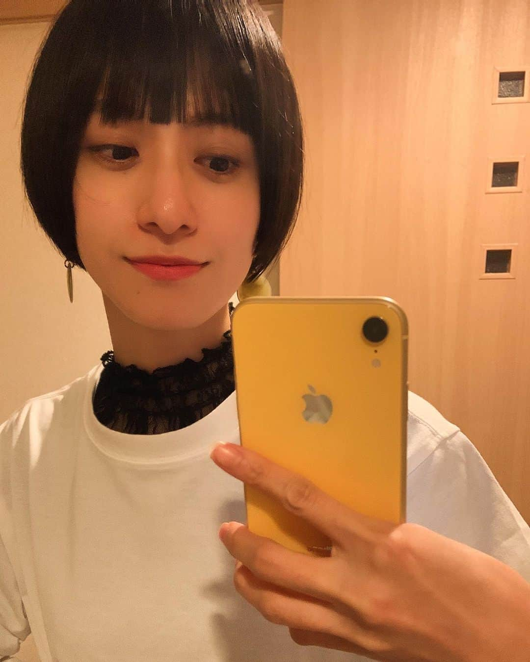 小板奈央美のインスタグラム：「NEW✨コイタちゃん！ ・ 次はiPhone新しくしようと思います😂 ・ 久しぶりのマッシュが心地よい❤️ ・ special thanks💇‍♀️ @anzaiyumi_chaussepied  ・ #コイタ奈央美 #コイタちゃん  #マッシュショート」