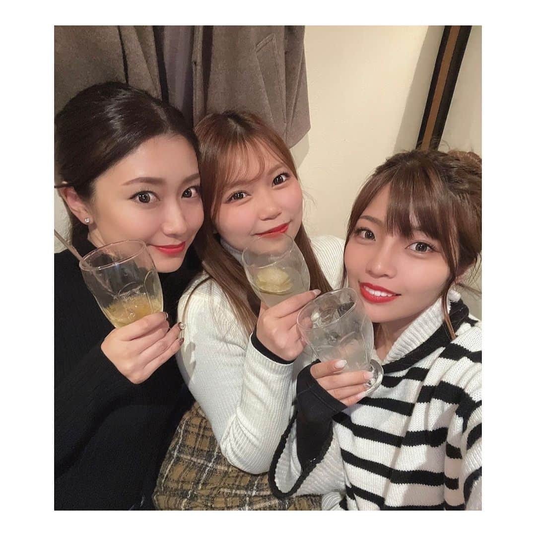愛聖りさのインスタグラム：「. いつも双子みたいで可愛い ひとみちゃんとあやなちゃんと ご飯会してきました🍖❤️ これぜーーーんぶタン👅！！ とっても美味しかったし楽しかった☺️ 次は忘年会だ〜〜〜🍻⭐️  #大阪グルメ」