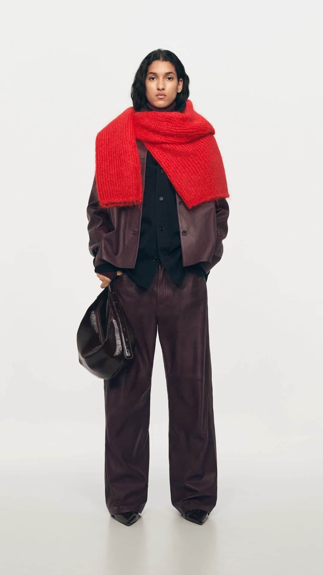 ARKETのインスタグラム：「Using common happenings of the holiday season as imagined prompts, our latest styling project explores self-representation through winter garments. A situational guide to getting dressed as calendars fill up with celebrating, cooking, hosting and lounging. Explore the full edit: link in bio. - #ARKET」