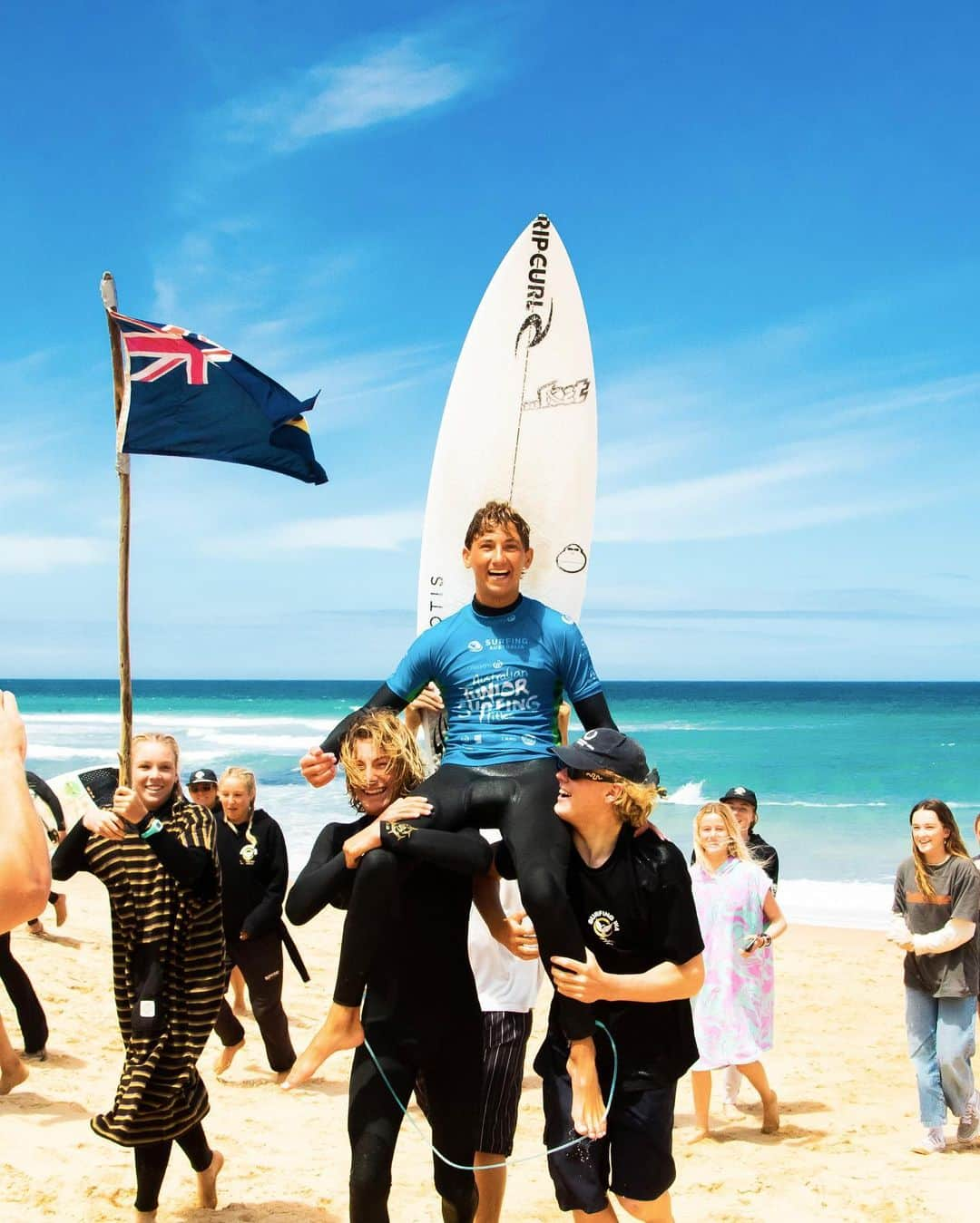 リップカールさんのインスタグラム写真 - (リップカールInstagram)「Introducing your new Australian Junior Surfing Champions... @willow.hardyy, @maverickwilson_ & @ziggy_alohaa! 🏆⁠ ⁠ The trio will now represent Australia at the 2024 @isasurfing World Junior Championships. Congratulate them in the comments! ⁠ ⁠ 📸 @moshxmedia / @surfingaus⁠ ⁠ #RipCurl #SurfingAustralia #WillowHardy #MaverickWilson #ZiggyMackenzie #RipCurlWomen #Surfing」12月6日 18時33分 - ripcurl