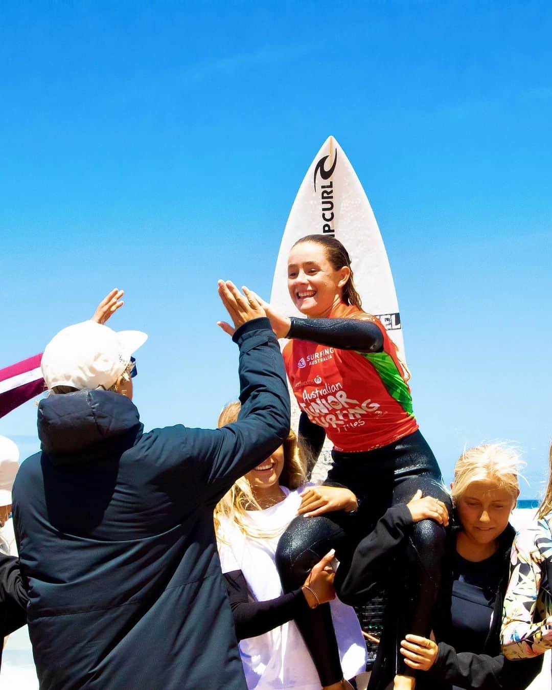 リップカールさんのインスタグラム写真 - (リップカールInstagram)「Introducing your new Australian Junior Surfing Champions... @willow.hardyy, @maverickwilson_ & @ziggy_alohaa! 🏆⁠ ⁠ The trio will now represent Australia at the 2024 @isasurfing World Junior Championships. Congratulate them in the comments! ⁠ ⁠ 📸 @moshxmedia / @surfingaus⁠ ⁠ #RipCurl #SurfingAustralia #WillowHardy #MaverickWilson #ZiggyMackenzie #RipCurlWomen #Surfing」12月6日 18時33分 - ripcurl