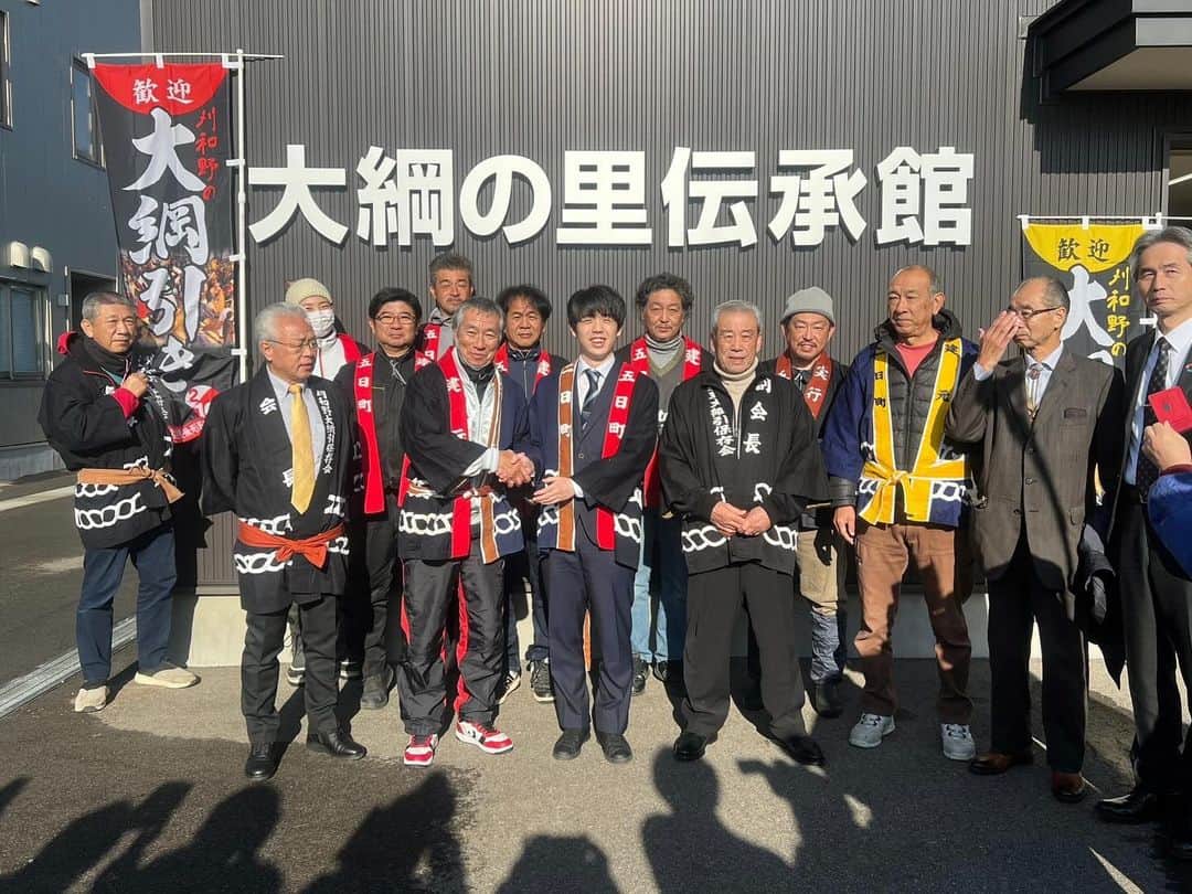 柳葉敏郎さんのインスタグラム写真 - (柳葉敏郎Instagram)「藤井竜王  我が町に来た‼️  オーラ✨✨✨    #藤井聡太 #藤井竜王 #将棋 #刈和野大綱引き #二日町 #五日町」12月6日 18時45分 - toshiro_yanagiba_official