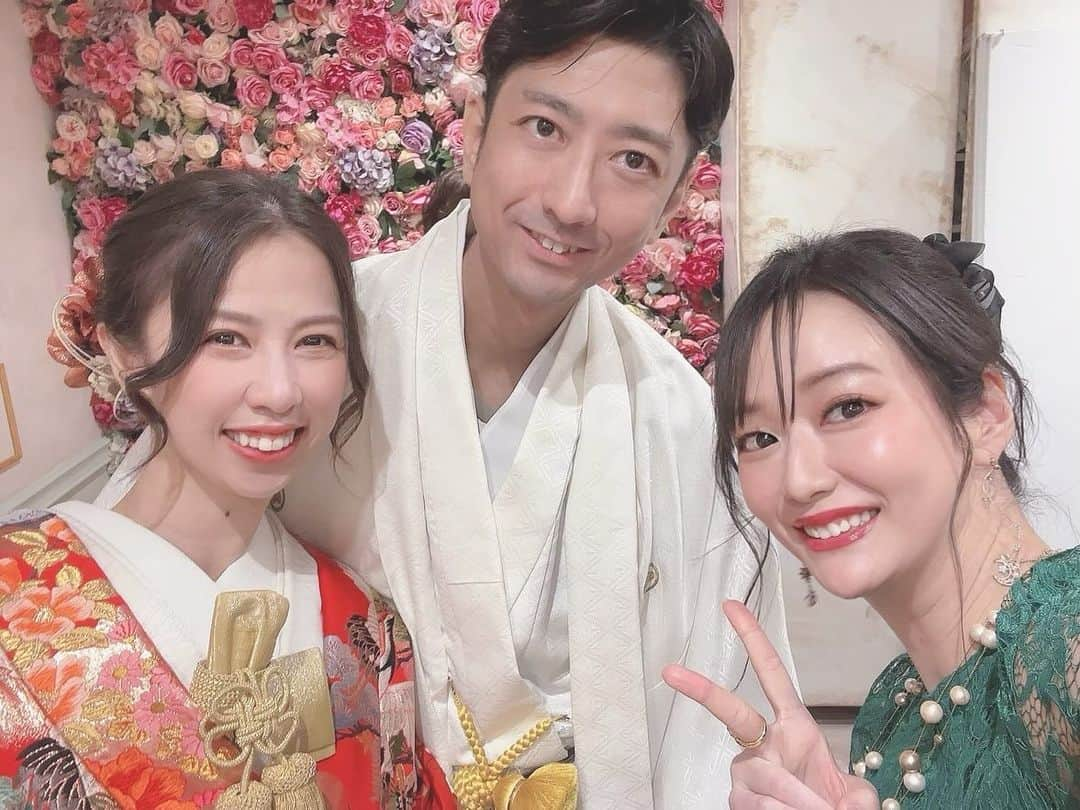 吉山りさのインスタグラム：「💍 弟よ、結婚おめでとう👰🏻‍♀️💍💕  私に 可愛い可愛い妹、そして沢山の家族が増えました👯‍♀️❣️   #結婚式 #おめでとう #家族 #family  #wedding」