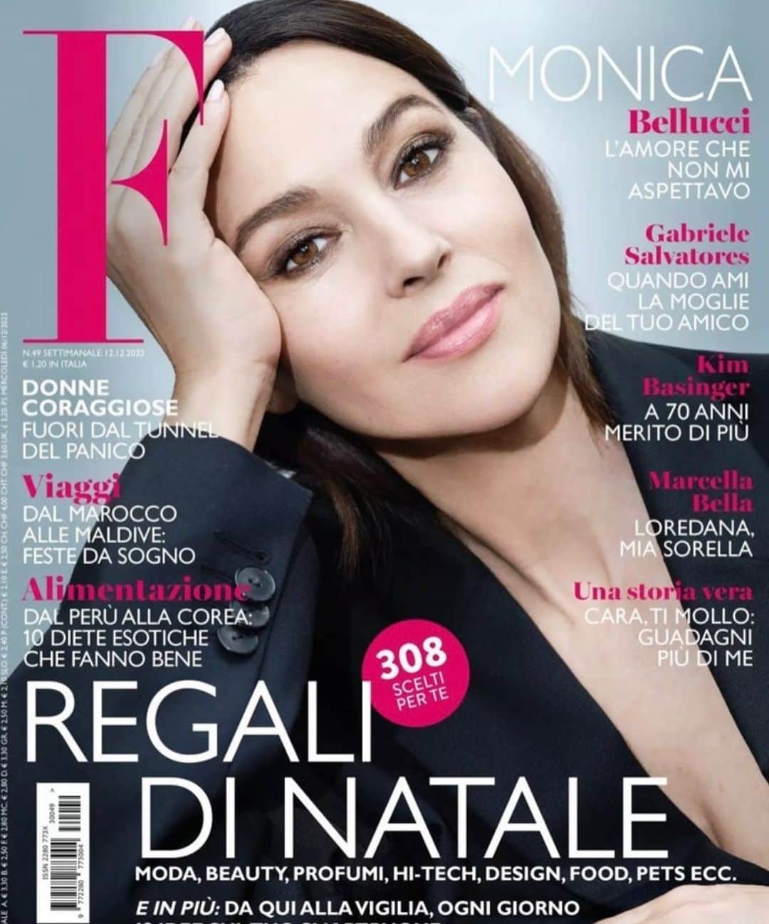 モニカ・ベルッチのインスタグラム：「❤️cover F Magazine Italia  Production  @handk_officiel   Hair @johnnollet @caritaparis  Mua @letiziacarnevale  Stylist @nataliemanchot   #monicabellucci#fmagazineitalia#cover#photography」