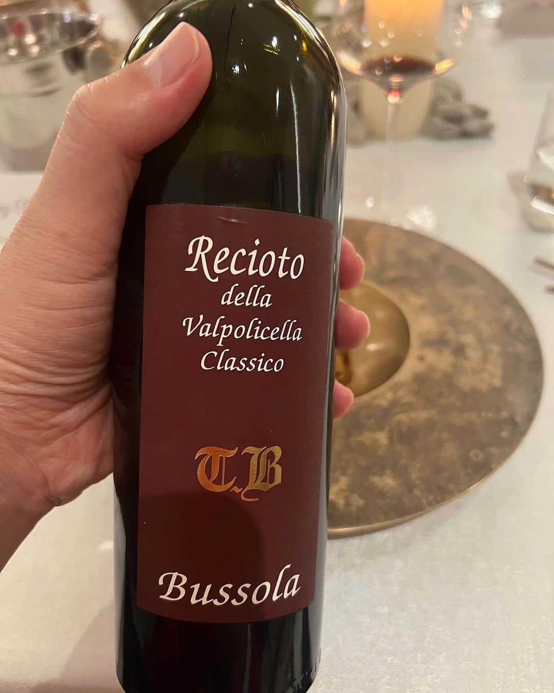 キム・ヨンチョルさんのインスタグラム写真 - (キム・ヨンチョルInstagram)「@thv 하다보니 뷔랑 똑같이?? Hahaha. @valpolicellawines 초대로 이탈리아 베로나 지역의 훌륭하고 또 처음 맛본 많은 레드와인을 맛있는 저녁과 함께 마셔보았는데. 마지막으로 마신 저 스윗한 와인은 최고의 디쟈트 와인이라고 해도될만큼 awesome. 🍷👍👏」12月6日 18時41分 - luxekim