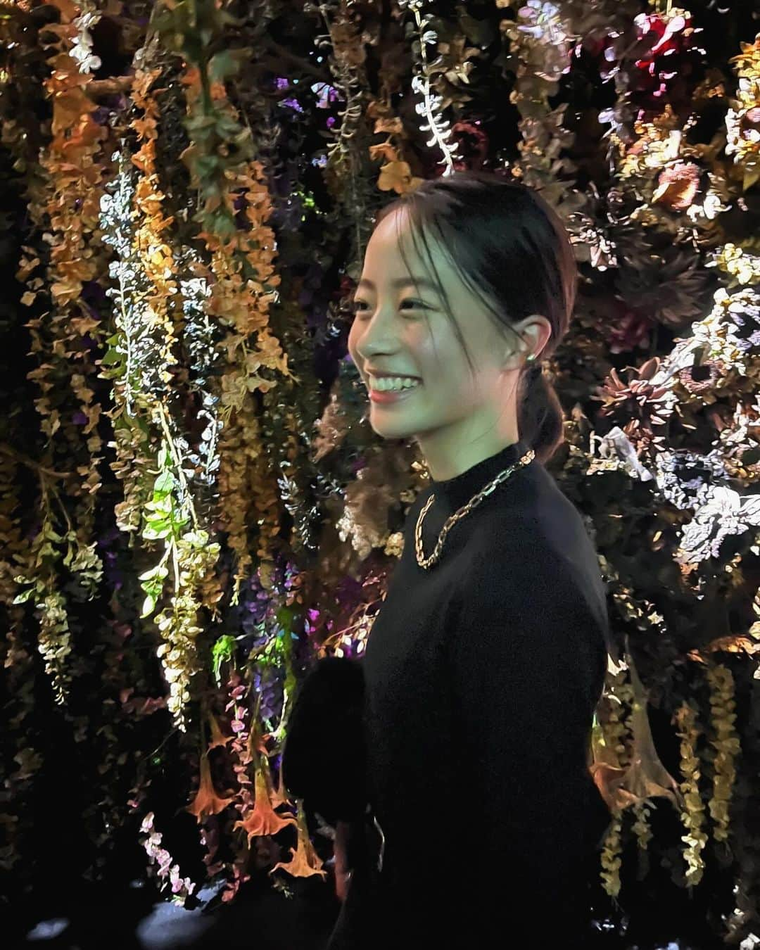 池端杏慈さんのインスタグラム写真 - (池端杏慈Instagram)「︎︎  「蜷川実花展 Eternity in a Moment 瞬きの中の永遠」  のレセプションにご招待していただきました。  どの作品も色使いが本当に素敵で、 時間が過ぎるのがあっという間でした。 一つ一つの作品に魅了されて自分自身のエネルギーが 浮き上がってくるような感覚でした。  楽しいお時間をありがとうございました✨️  最後に動画載せてます。 ぜひ見てください🦋  会期：2023.12/5-2024.2/25 会場：虎ノ門ヒルズ TOKYO NODE 45階 GALLERY A/B/C  #蜷川実花展eim #百万色の桃源郷へ #TOKYONODE #蜷川実花 さん」12月6日 18時45分 - lespros_anji