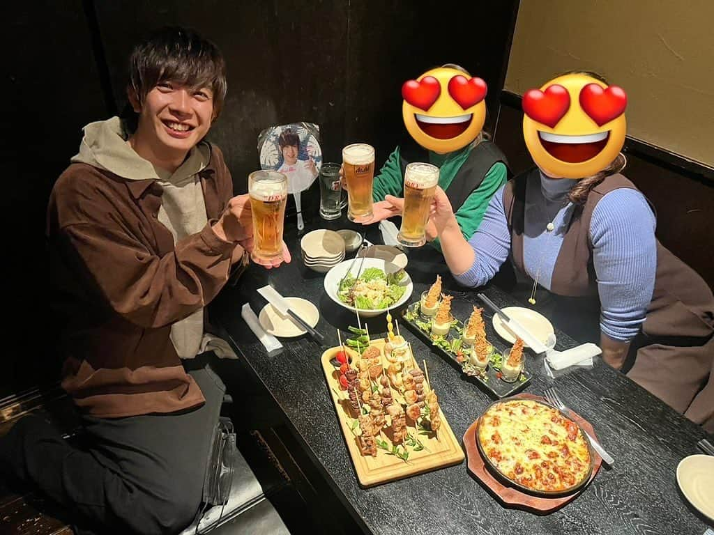 田村侑久さんのインスタグラム写真 - (田村侑久Instagram)「#アサヒビール #1000人乾杯チャレンジ 田村発案企画当選者と乾杯18組目🍻  昔静岡であったアサヒビールさんのビアガーデンのイベントに参加してくださってその時は車で飲めなかったから今度こそは乾杯したいとのことで乾杯をして来ました☺️ 最近の恋バナも聞けてよかったです🤣 残り１９９人 #PR」12月6日 18時54分 - boymen_tamura